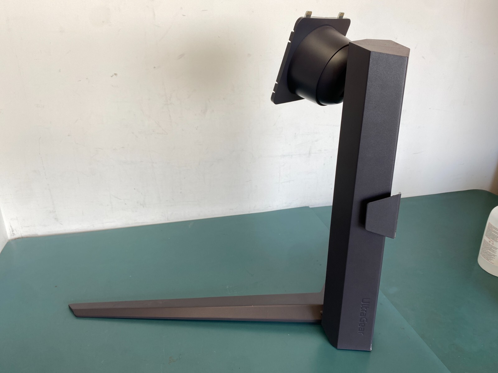 LG 49GR85DC-B TV STAND (base)