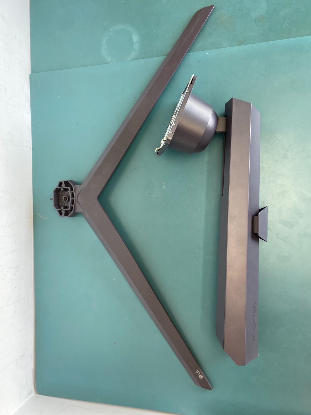 LG 49GR85DC-B TV STAND (base) - Image 2