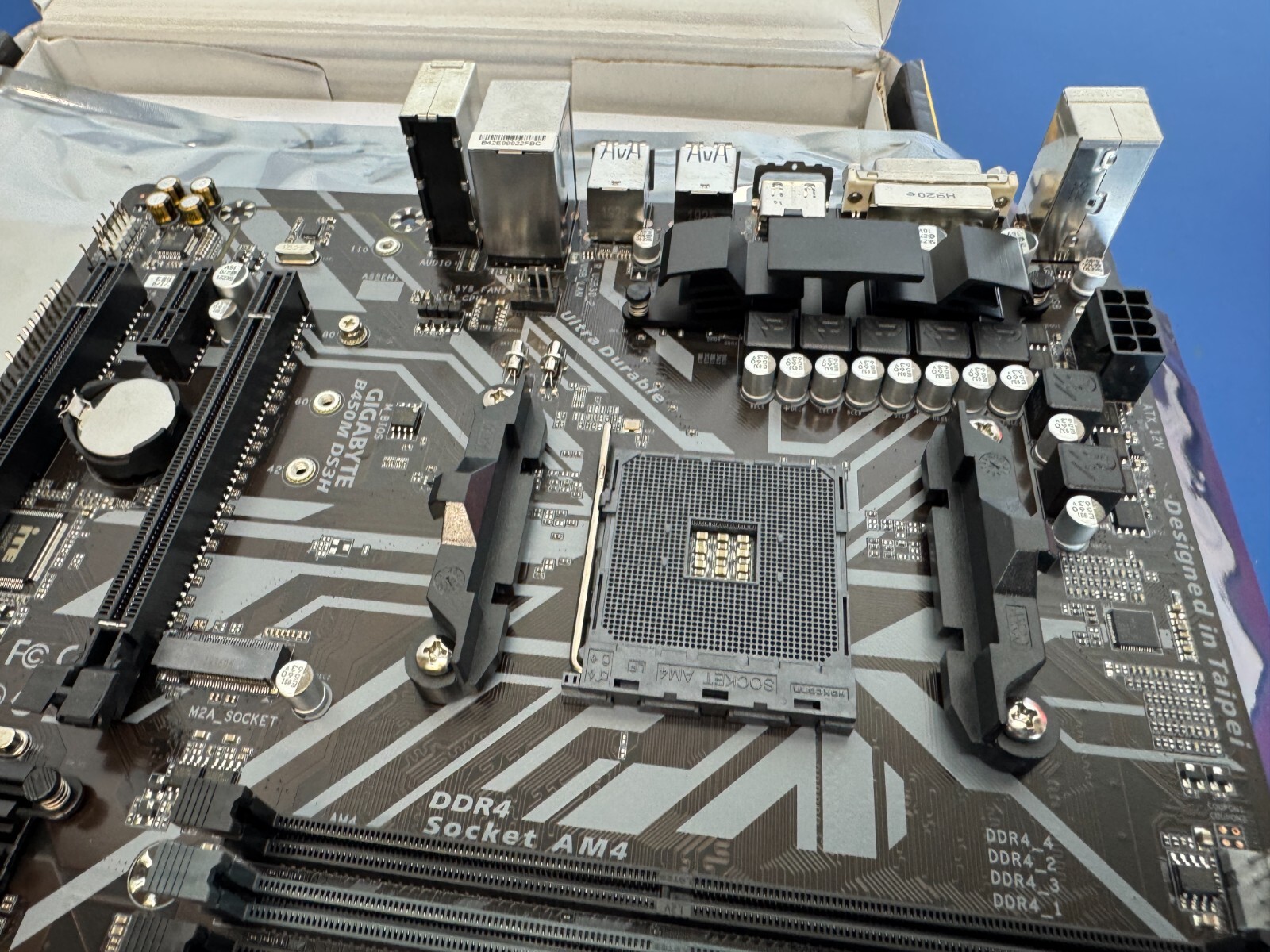 GIGABYTE B450M DS3H Motherboard AMD B450 Socket AM4 DDR4 M.2 M-ATX HDMI Ryzen - Image 8