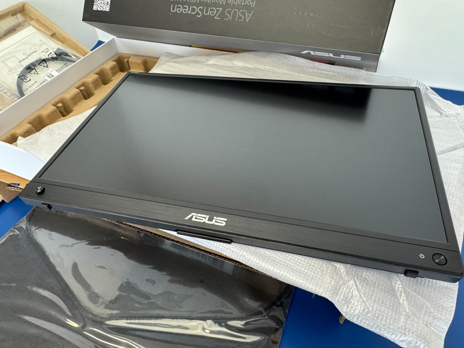 ASUS ZenScreen 15.6” 1080P Portable USB-C Monitor MB16AHG - Image 7
