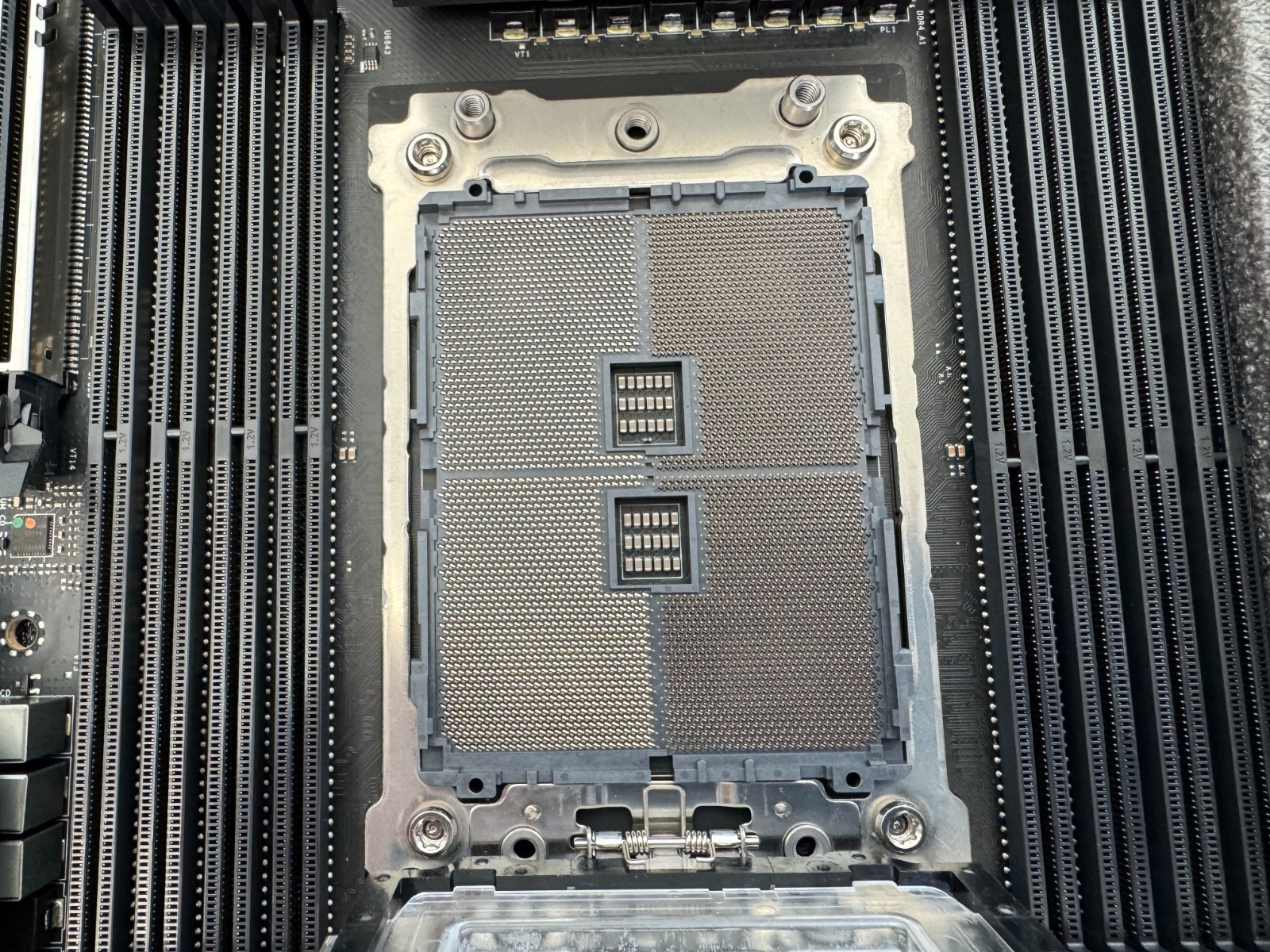 ASRock WRX80 CREATOR R2.0 AMD WRX80 SATA 6Gb/s Extended ATX AMD Motherboard EATX - Image 7
