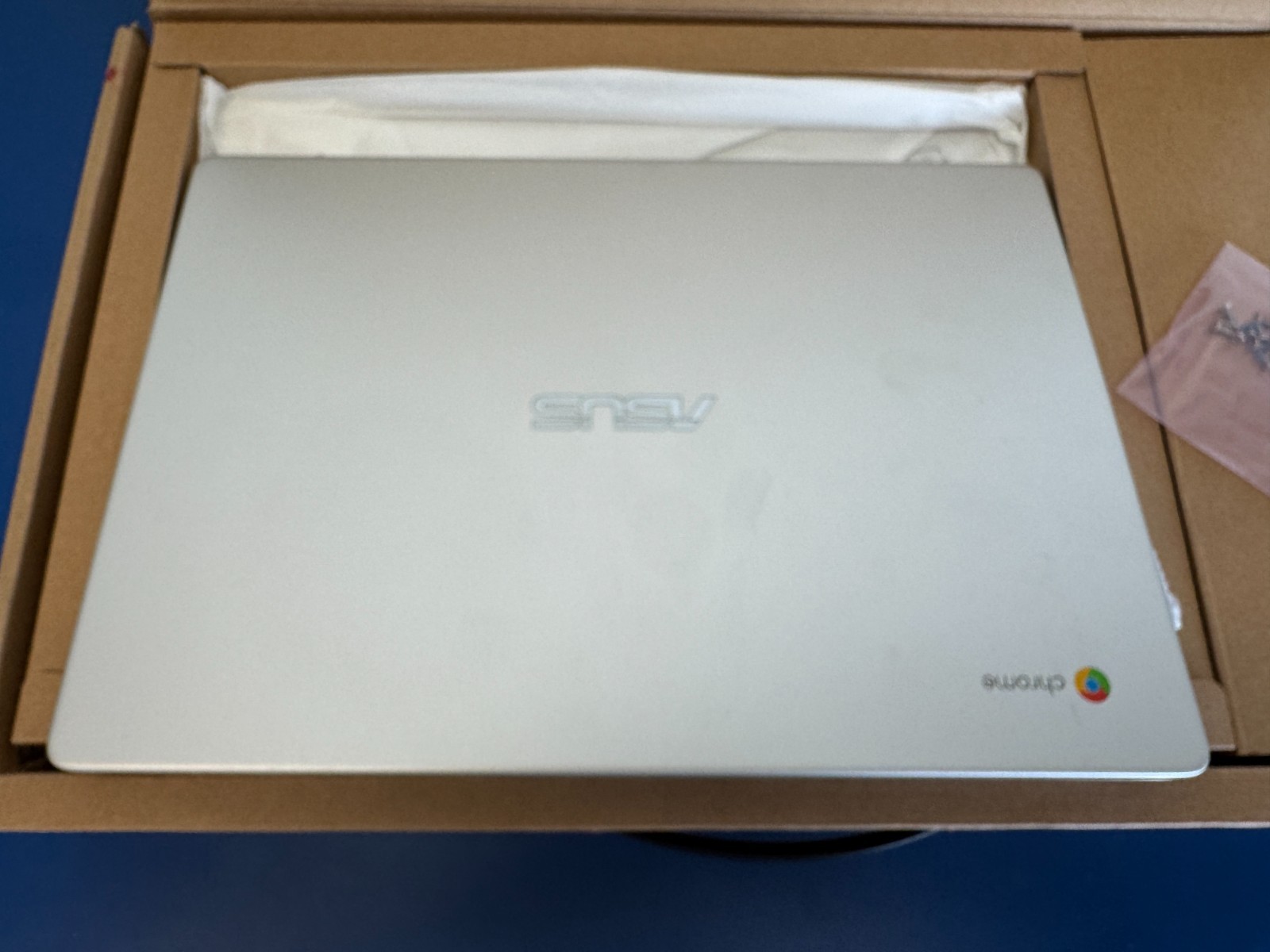 *DEFECTIVE* ASUS Chromebook C423NA-RH91T-CB 14" 32GB eMMC, Intel N4200 - Image 6