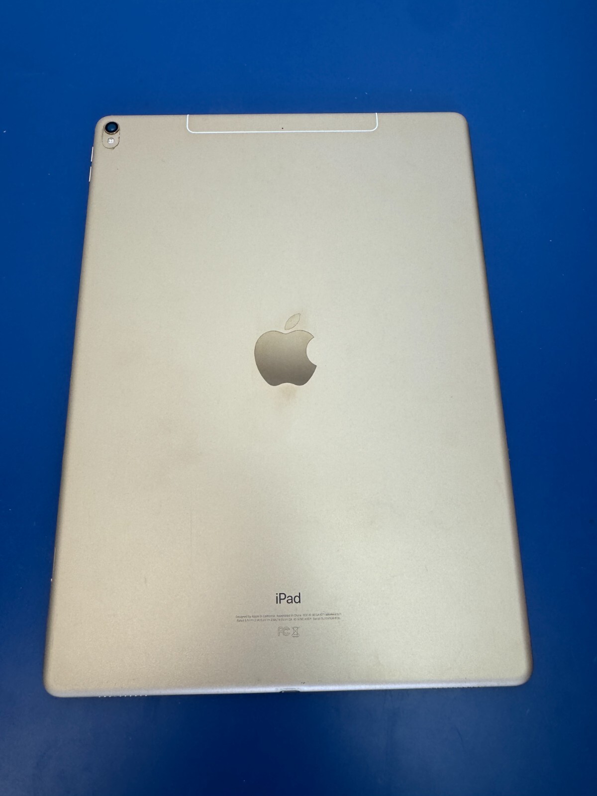 **DEFECTIVE* Apple iPad Pro 2nd Gen Gold A1671, 256GB, Wi-Fi + 4G, 12.9" - Image 4