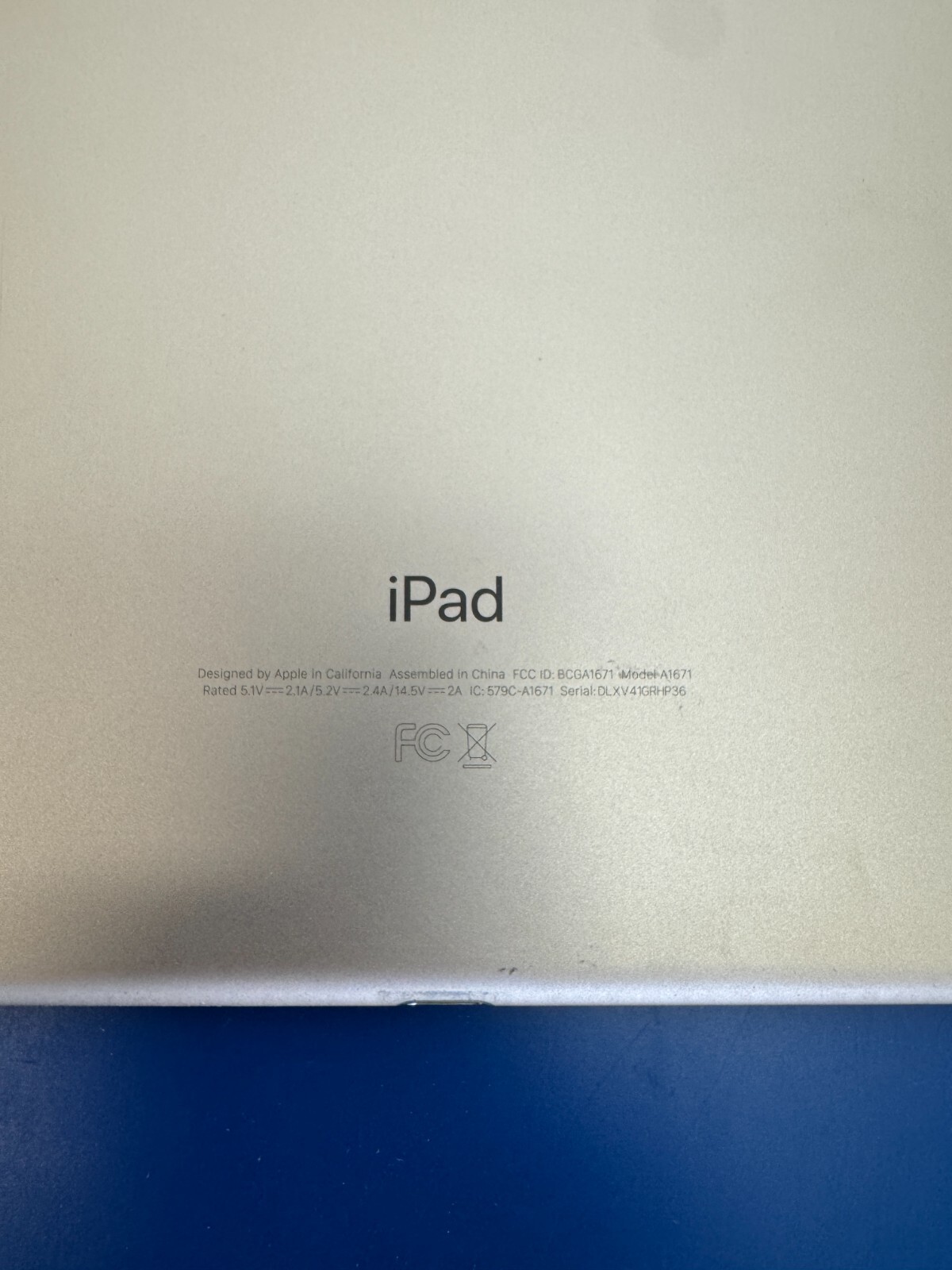 **DEFECTIVE* Apple iPad Pro 2nd Gen Gold A1671, 256GB, Wi-Fi + 4G, 12.9" - Image 5