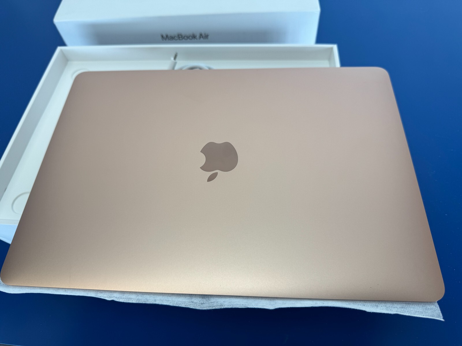 Apple MacBook Air MGND3C/A 13.3" Gold (256GB SSD, M1, 8GB) FRENCH - Image 3