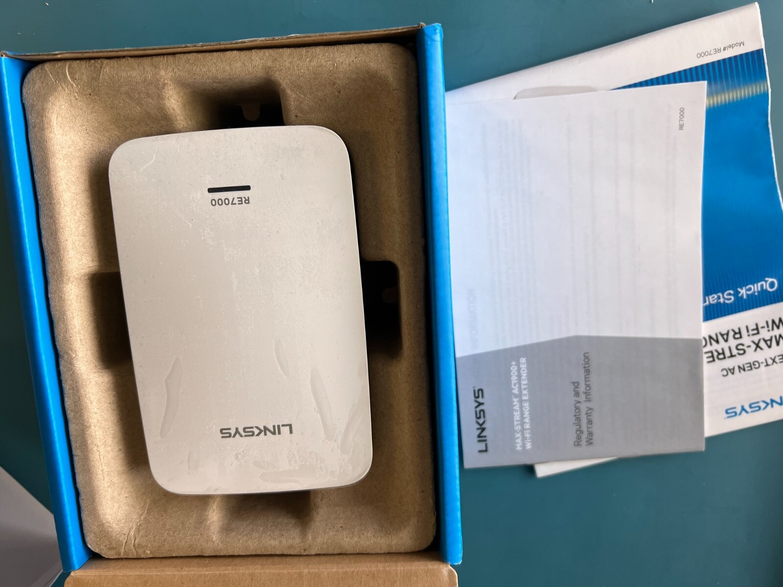 Linksys (RE7000-CA) AC1900+ Max-Stream Wi-Fi Range Extender, Single Unit, White - Image 3