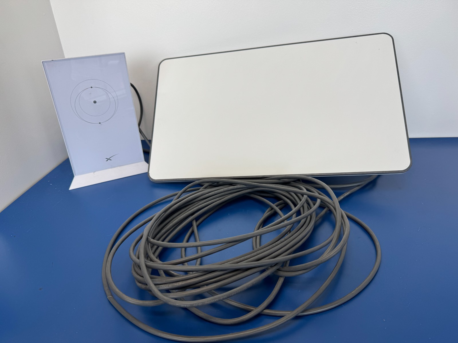 **READ** Starlink Standard Actuated Kit AC Dual Band WiFi System, White