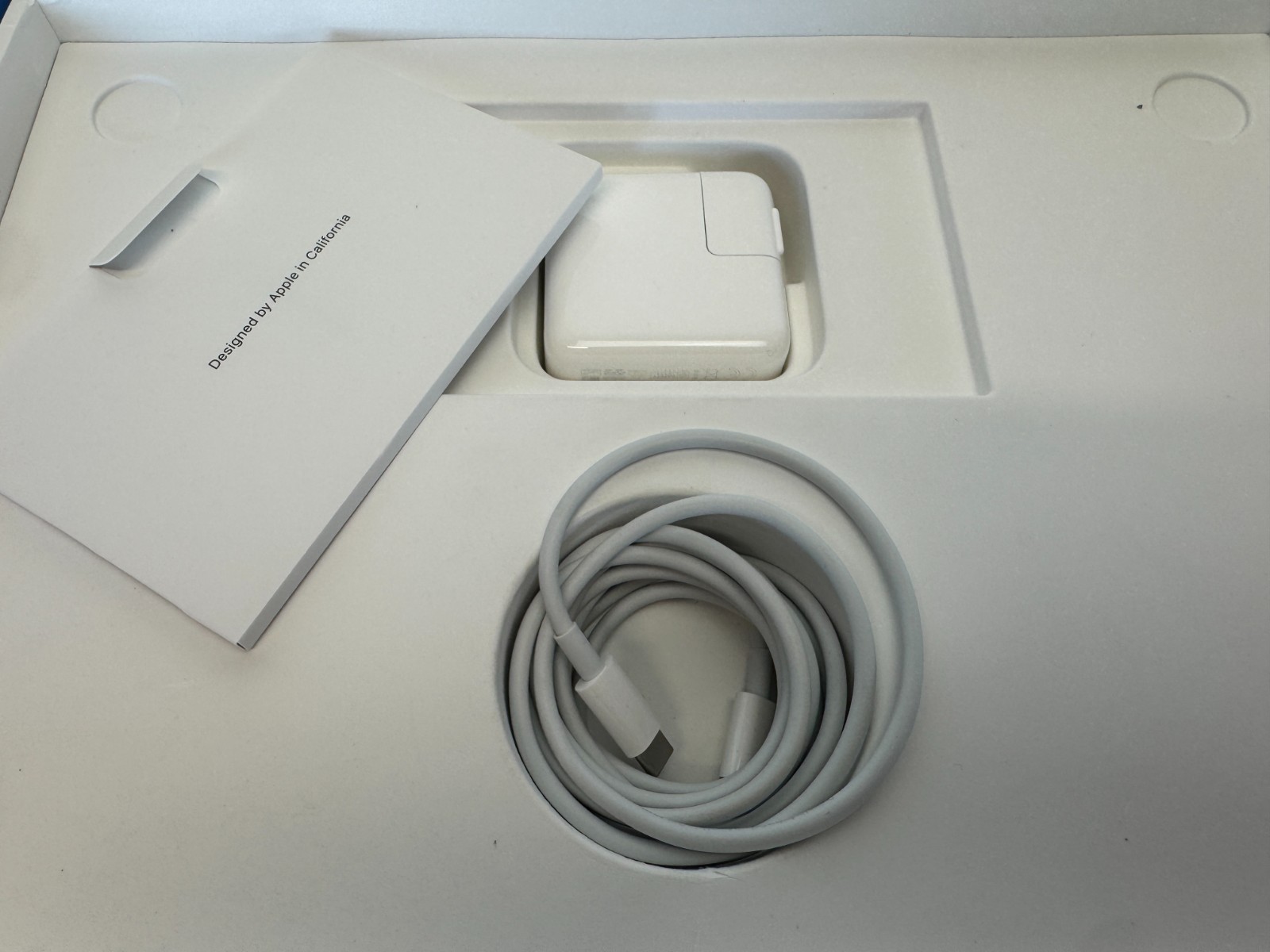 Apple Macbook Air 13.3" M1 Chip 8GB 256GB Space Gray MGN63C/A FRENCH - Image 3
