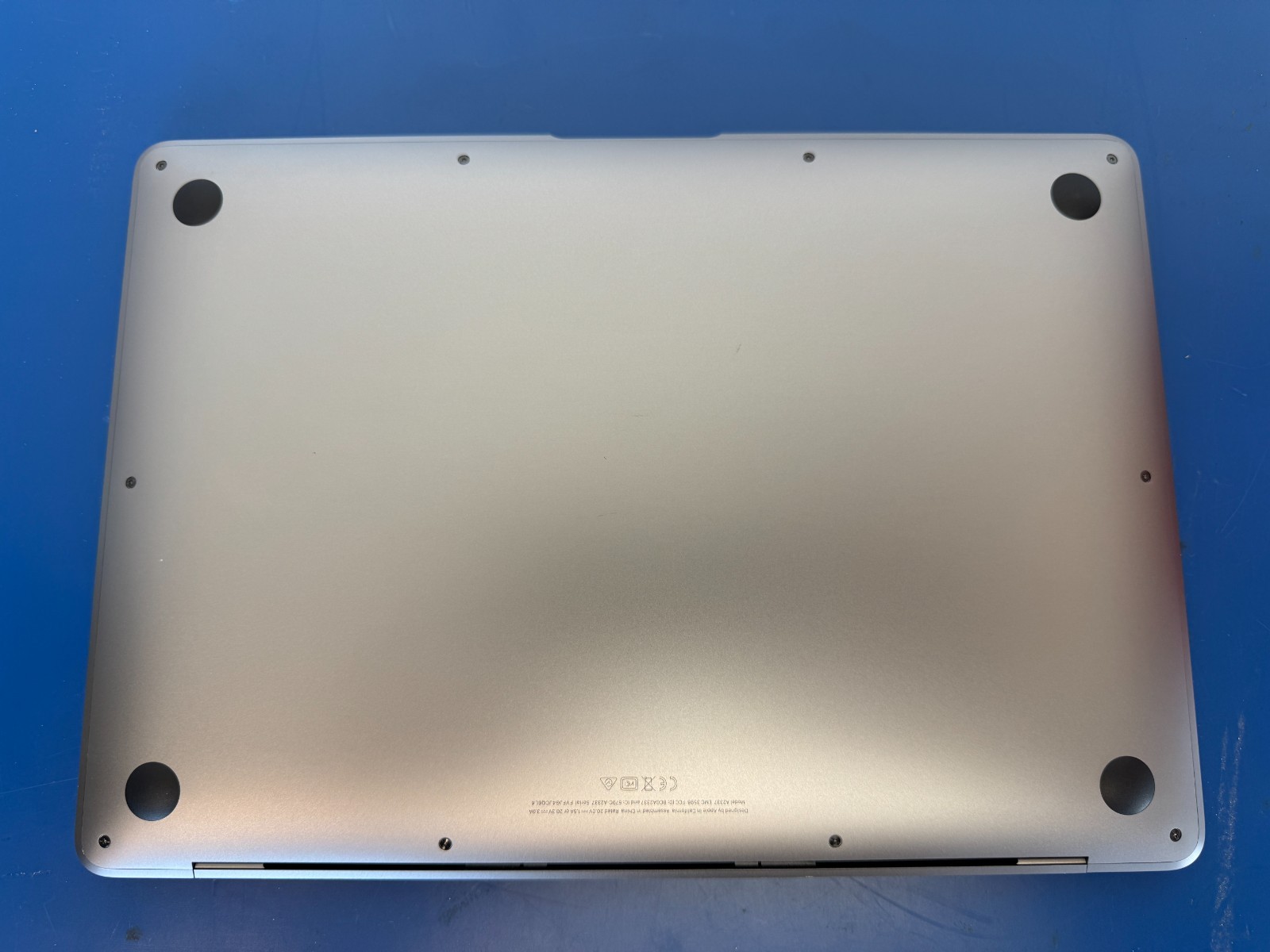 Apple Macbook Air 13.3" M1 Chip 8GB 256GB Space Gray MGN63C/A FRENCH - Image 7