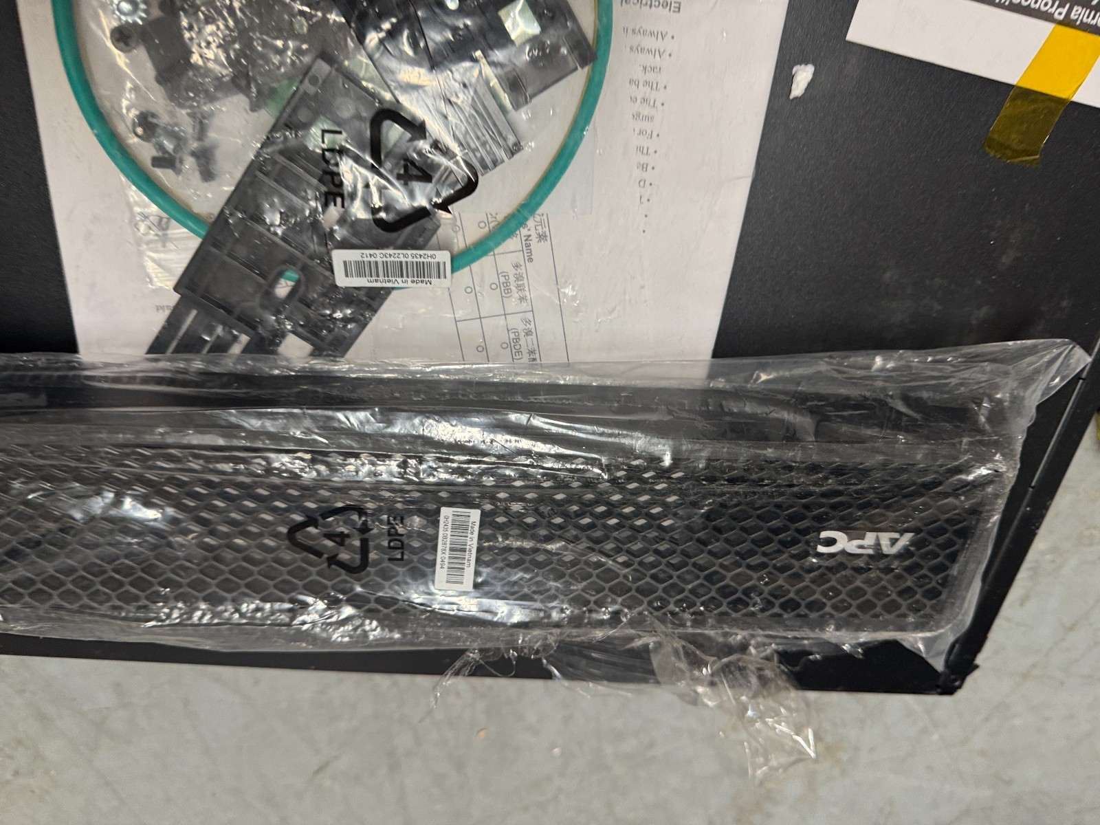 **READ** APC SRT96BP Smart-UPS SRT 96V 3kVA BP - Image 7