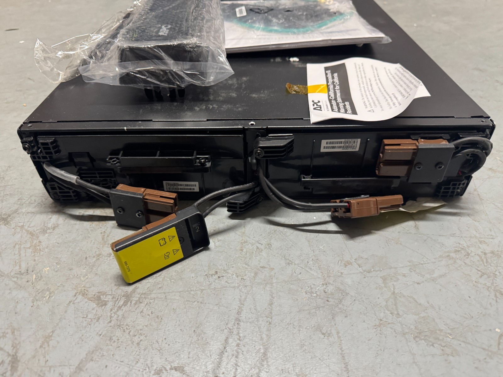 **READ** APC SRT96BP Smart-UPS SRT 96V 3kVA BP - Image 8