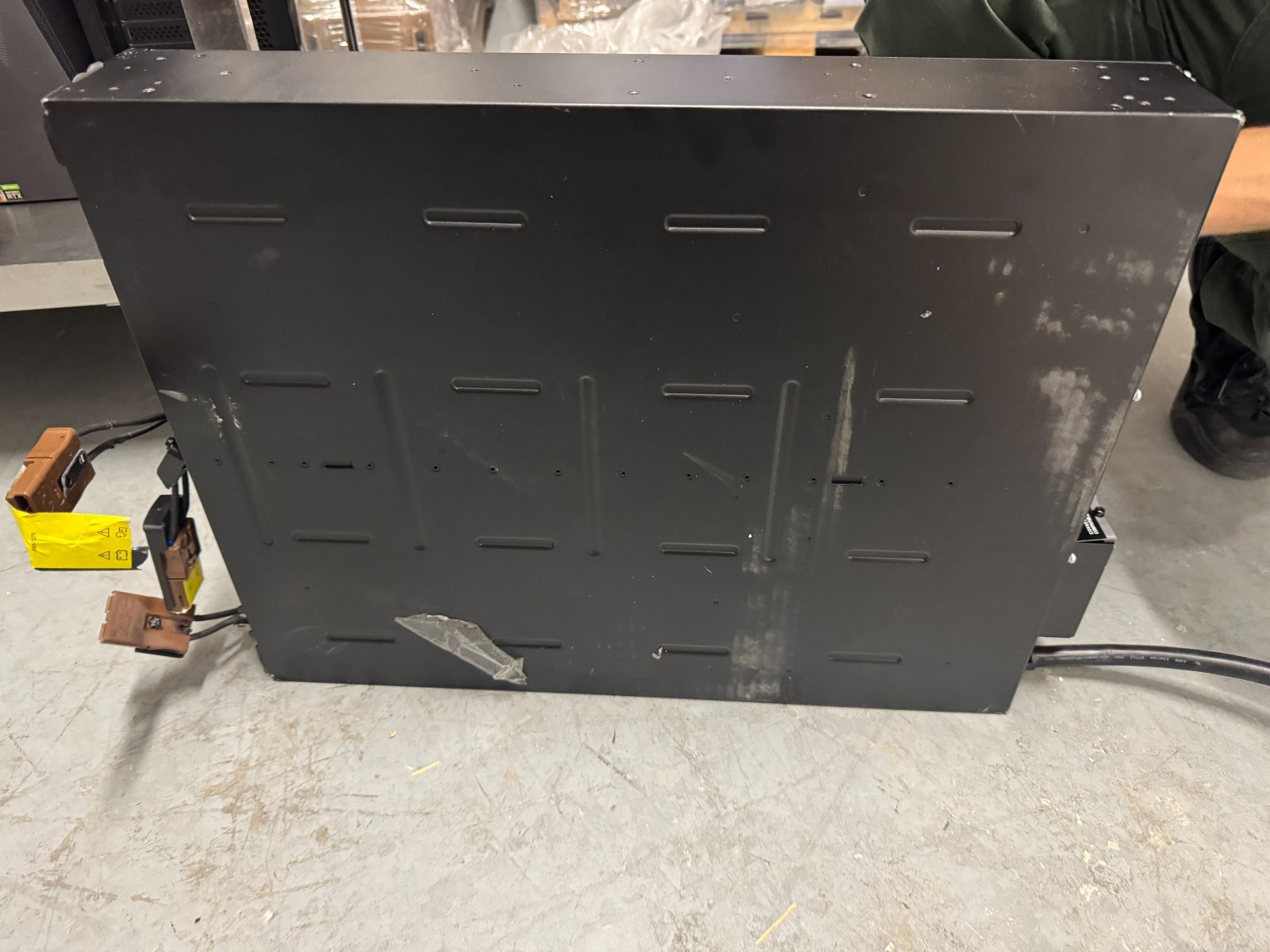 **READ** APC SRT96BP Smart-UPS SRT 96V 3kVA BP - Image 11