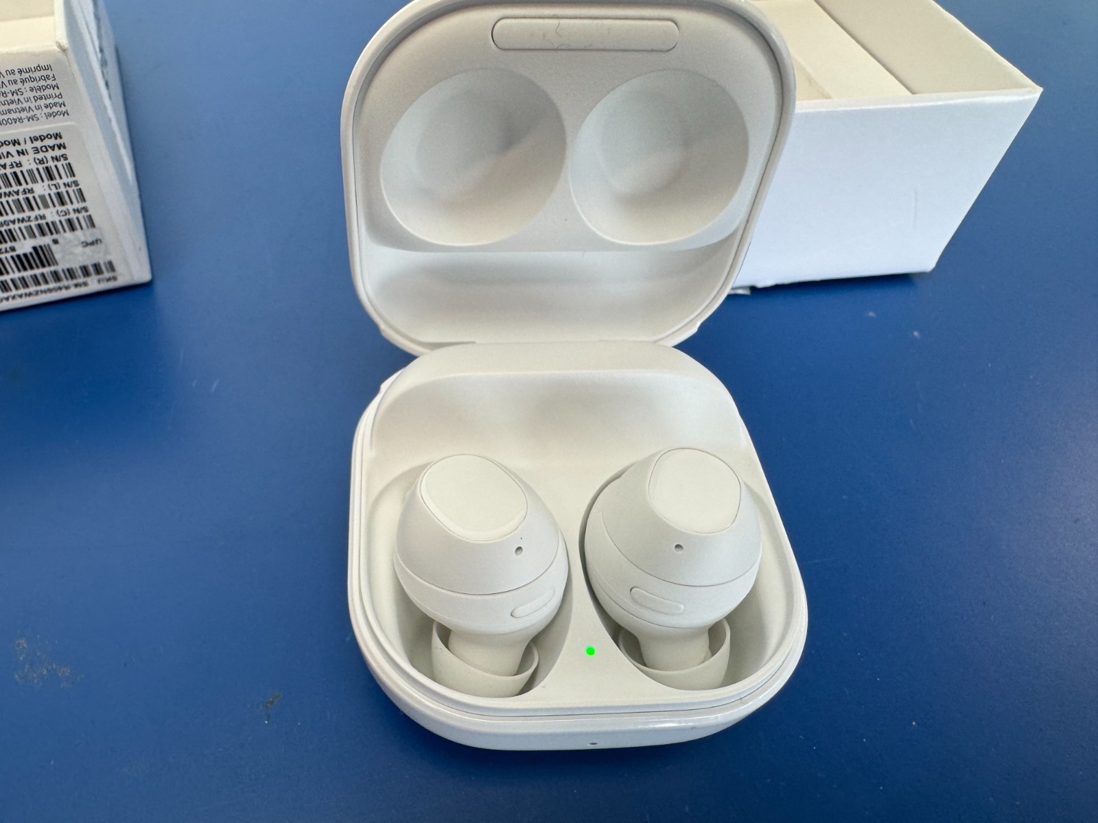 Samsung Galaxy Buds FE (SM-R400NZWAXAC) Truly Wireless Bluetooth Earbuds- White - Image 5