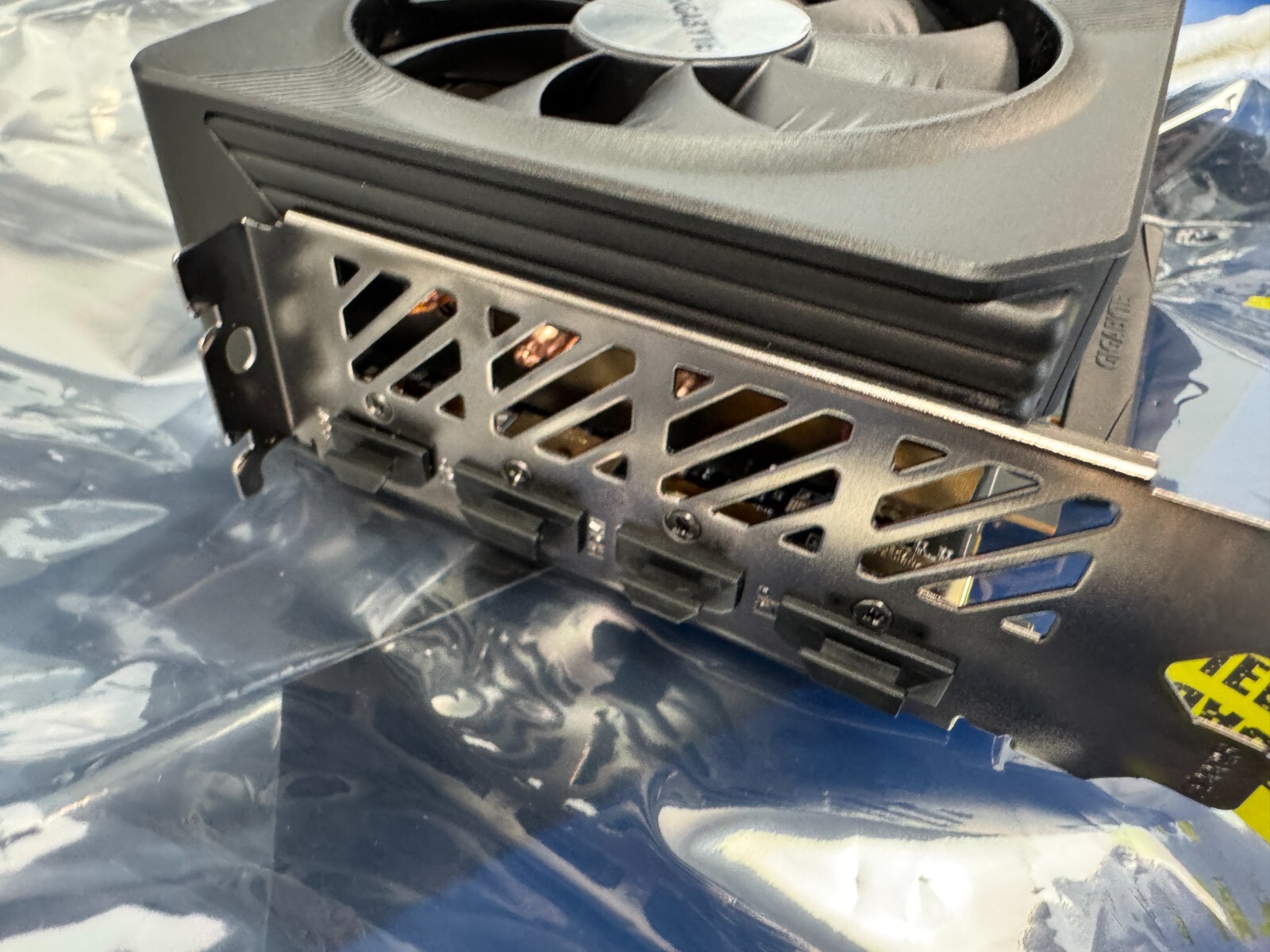 Gigabyte Radeon RX 7800 XT Gaming OC 16G Graphics Card GV-R78XTGAMING OC-16GD - Image 6