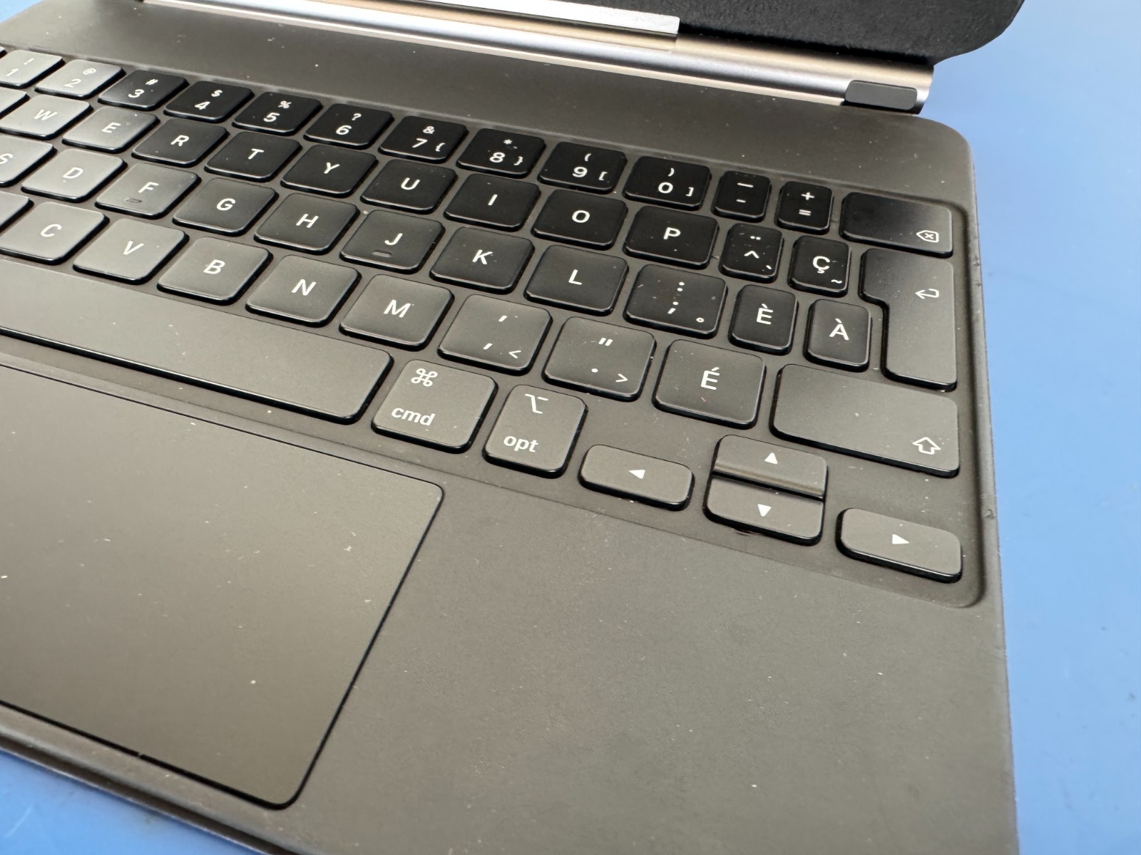 Apple iPad Magic Keyboard Black French Canadian MXQT2C/A for iPad Pro 11" - Image 4