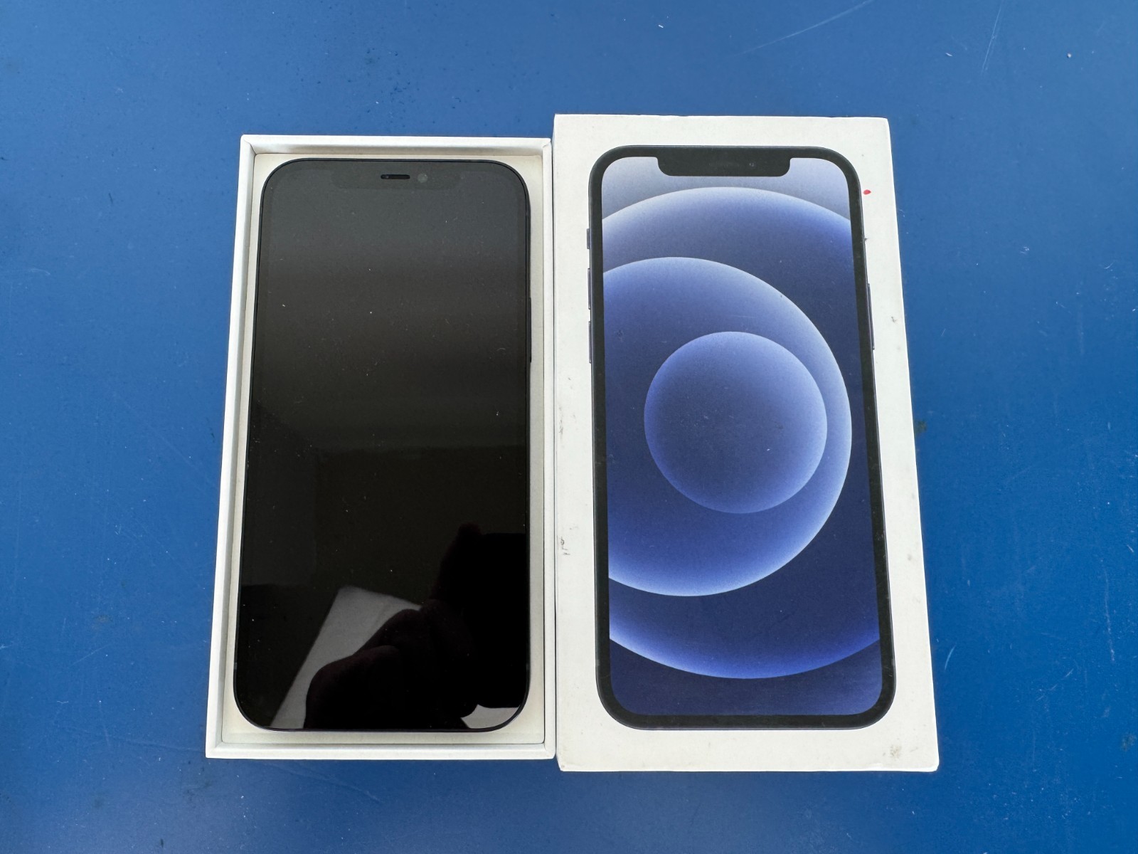 Apple iPhone 12 - 100% battery health - 64gb - Black (Unlocked) (CA)