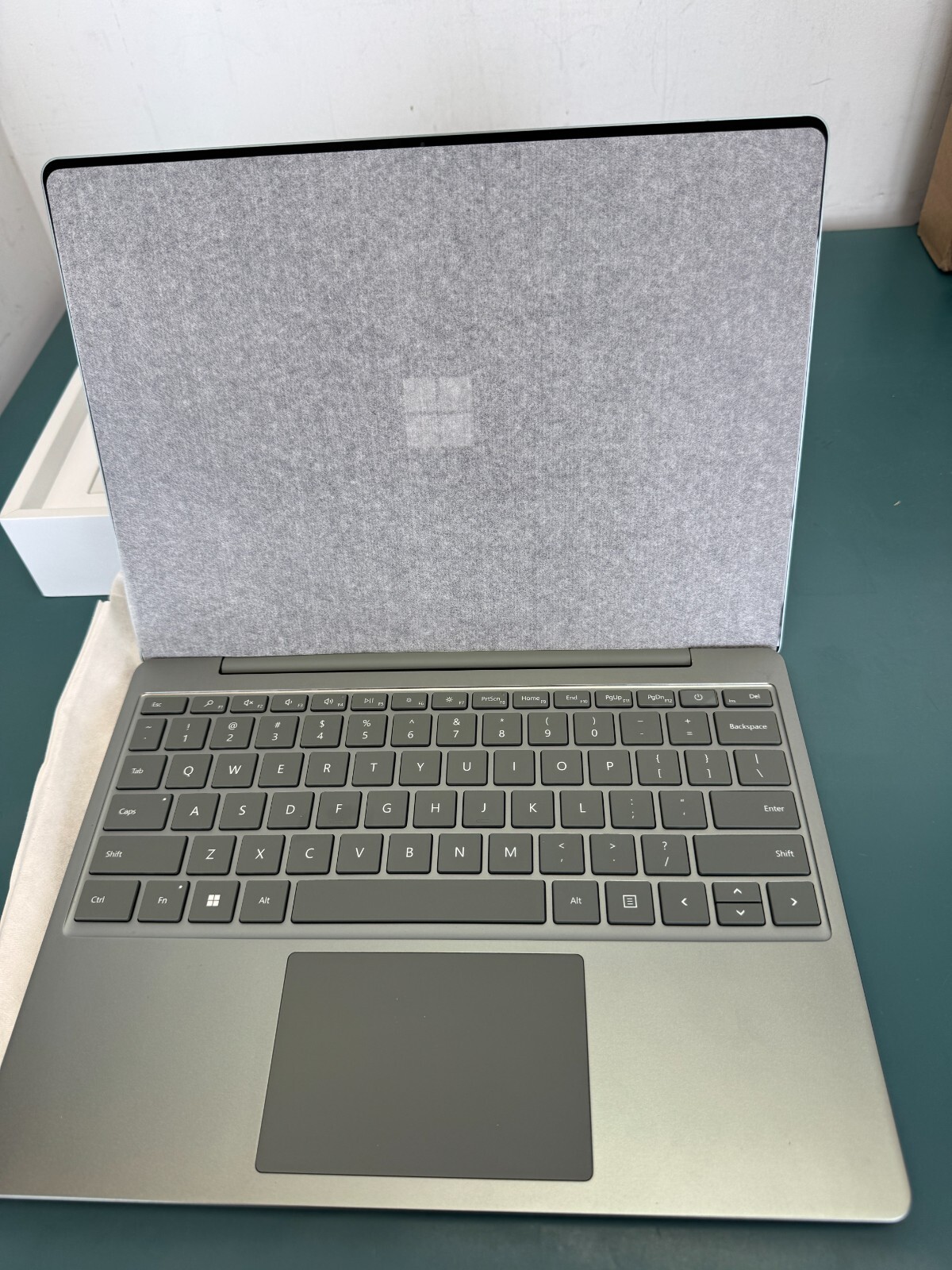 Microsoft Surface Laptop Go 2 2013 12.4” TouchScreen i5-1135G7 8GB 128GB W11H - Image 2