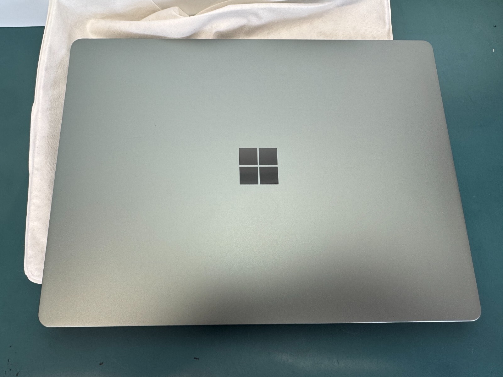 Microsoft Surface Laptop Go 2 2013 12.4” TouchScreen i5-1135G7 8GB 128GB W11H - Image 8