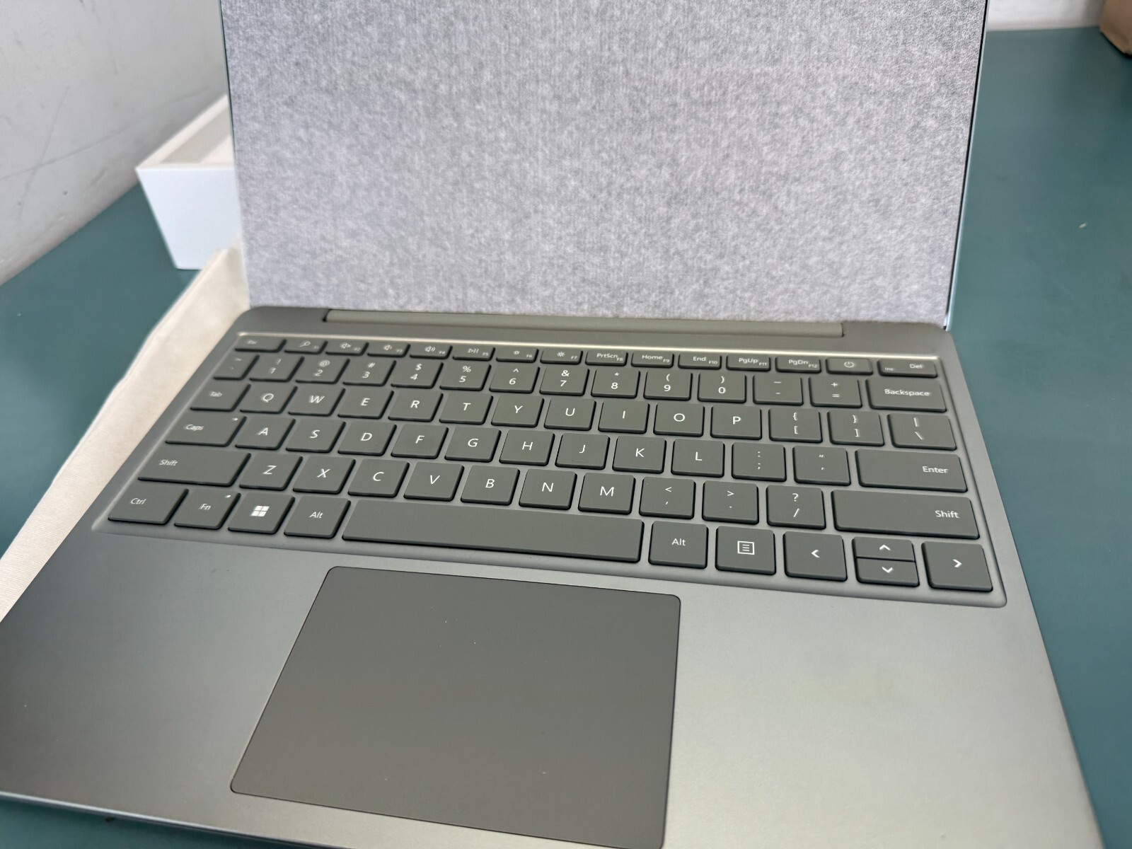 Microsoft Surface Laptop Go 2 2013 12.4” TouchScreen i5-1135G7 8GB 128GB W11H - Image 9