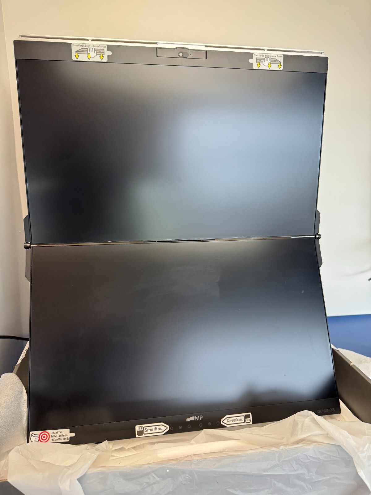 Mobile Pixels Geminos Dual 24" Stacked Computer Monitor (116-1001P01) - Image 10
