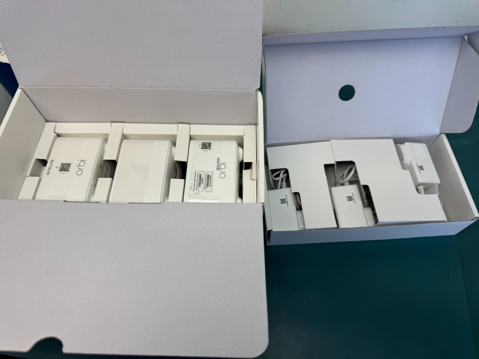Netgear Orbi RBK13 3-pack Whole Home WiFi System Dual-band WiFi (RBK13-100CNS) - Image 3