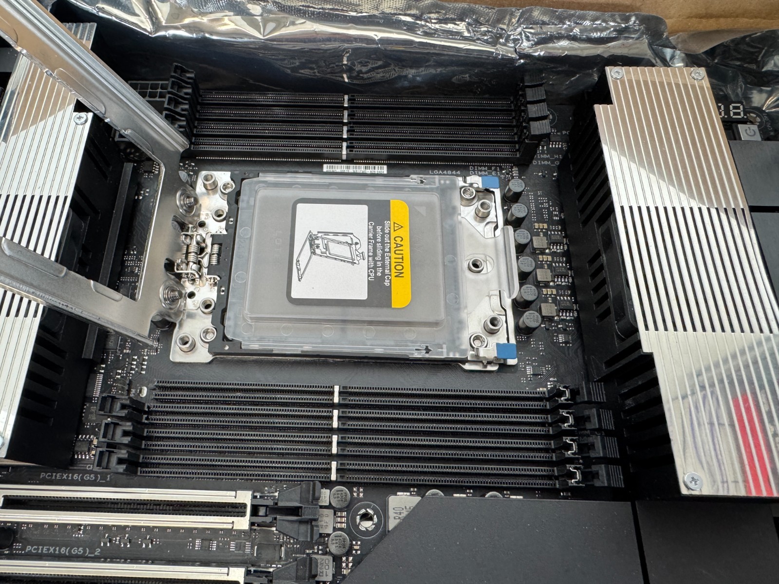*READ* ASUS PRO WS WRX90E-SAGE SE Socket sTR5 DDR5 Motherboard Threadripper Pro - Image 4