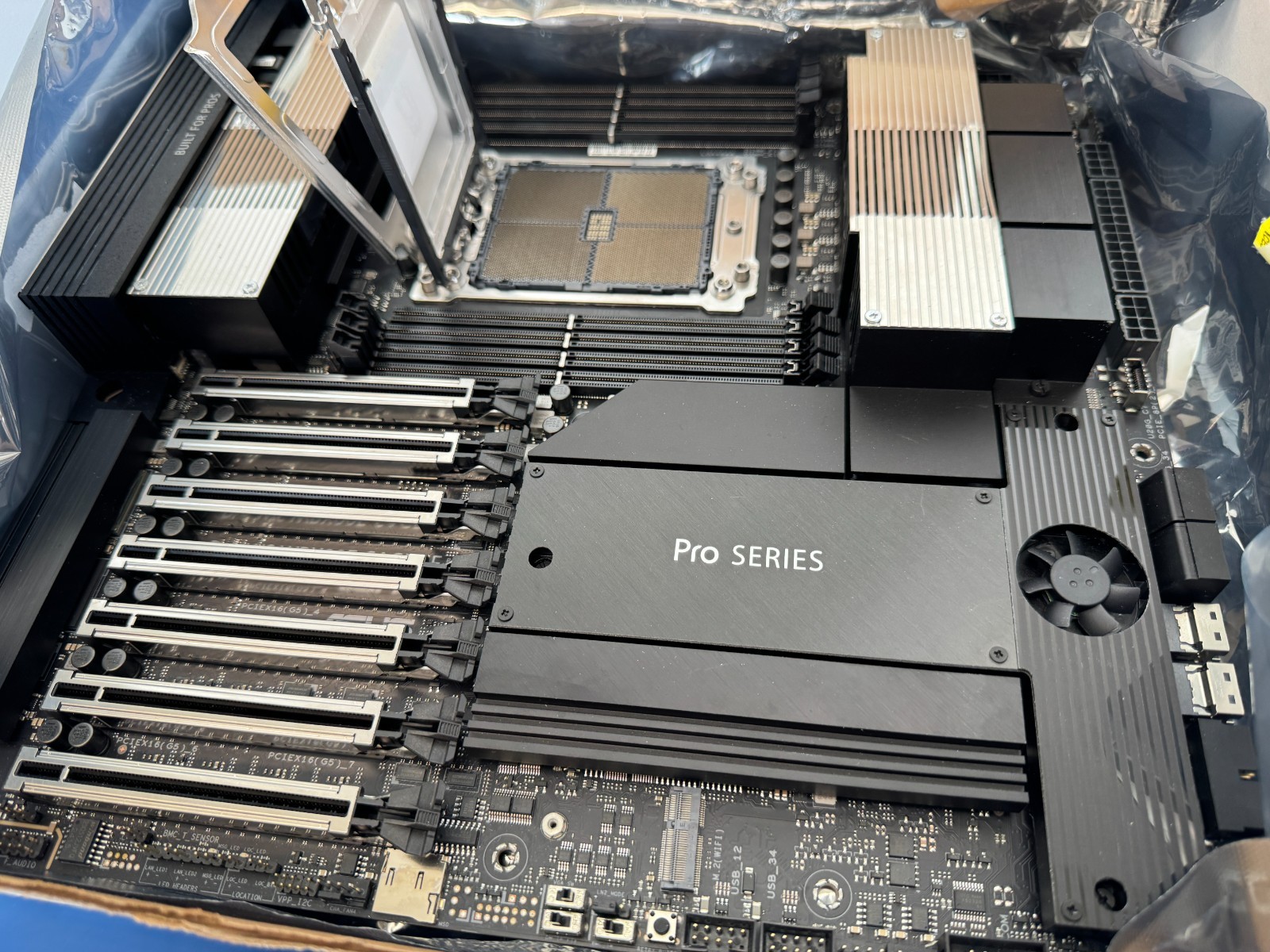 *READ* ASUS PRO WS WRX90E-SAGE SE Socket sTR5 DDR5 Motherboard Threadripper Pro - Image 6