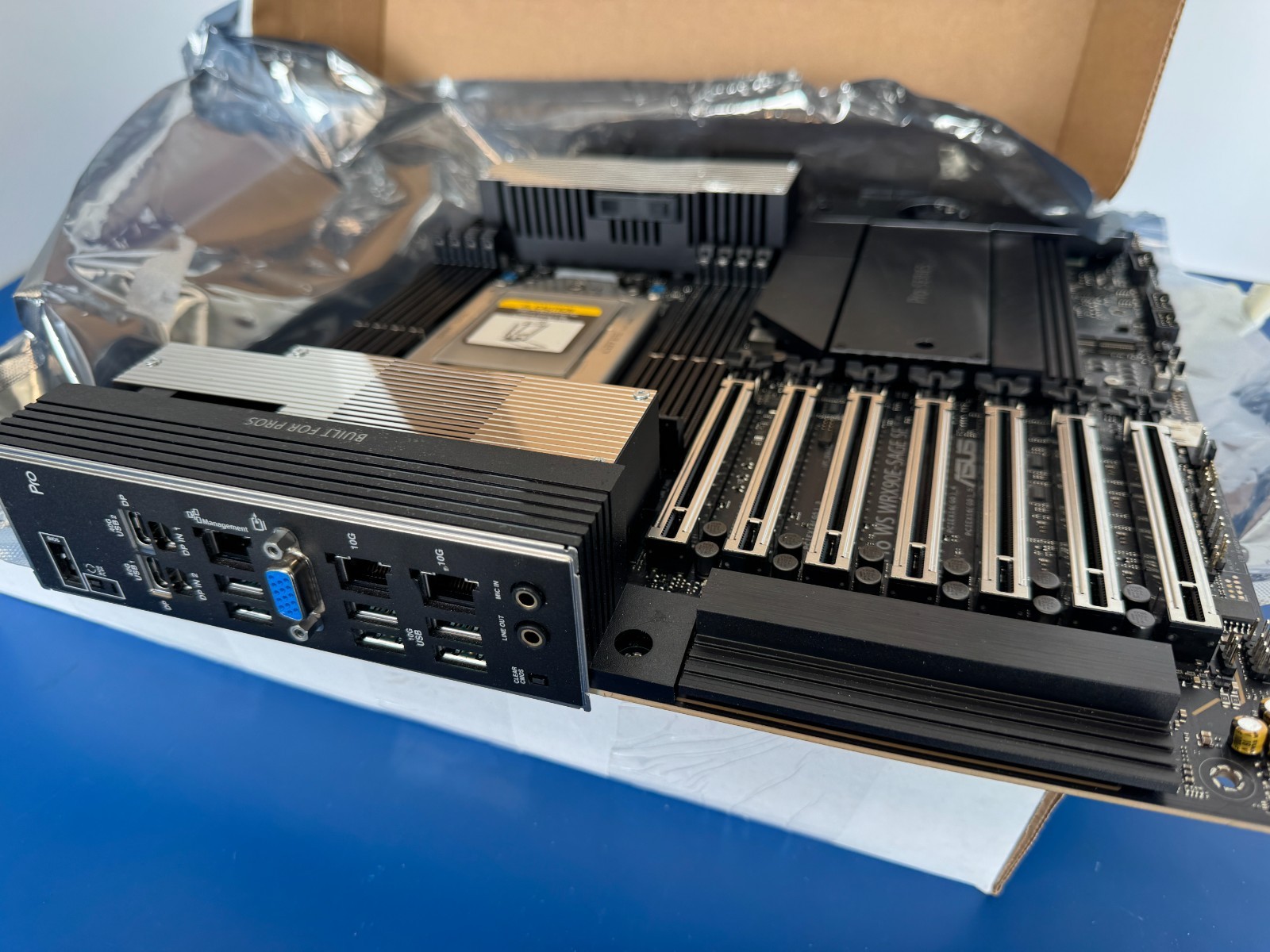 *READ* ASUS PRO WS WRX90E-SAGE SE Socket sTR5 DDR5 Motherboard Threadripper Pro - Image 7