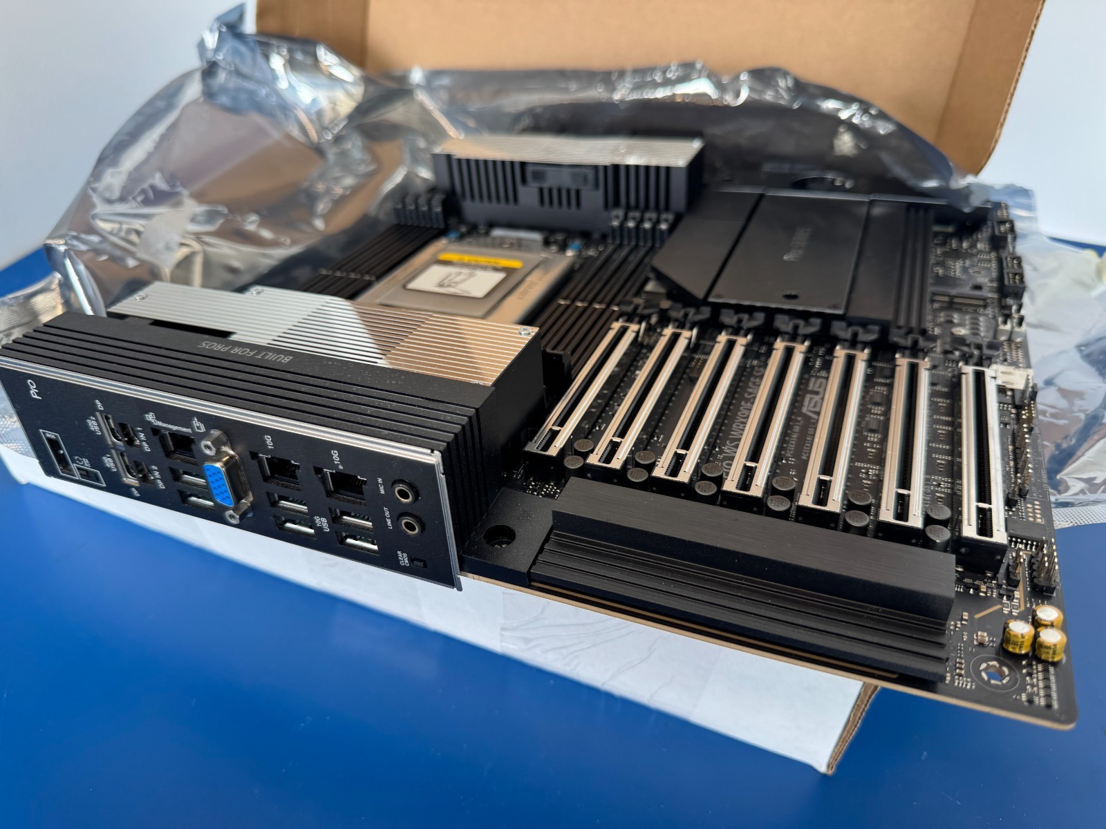 *READ* ASUS PRO WS WRX90E-SAGE SE Socket sTR5 DDR5 Motherboard Threadripper Pro - Image 8