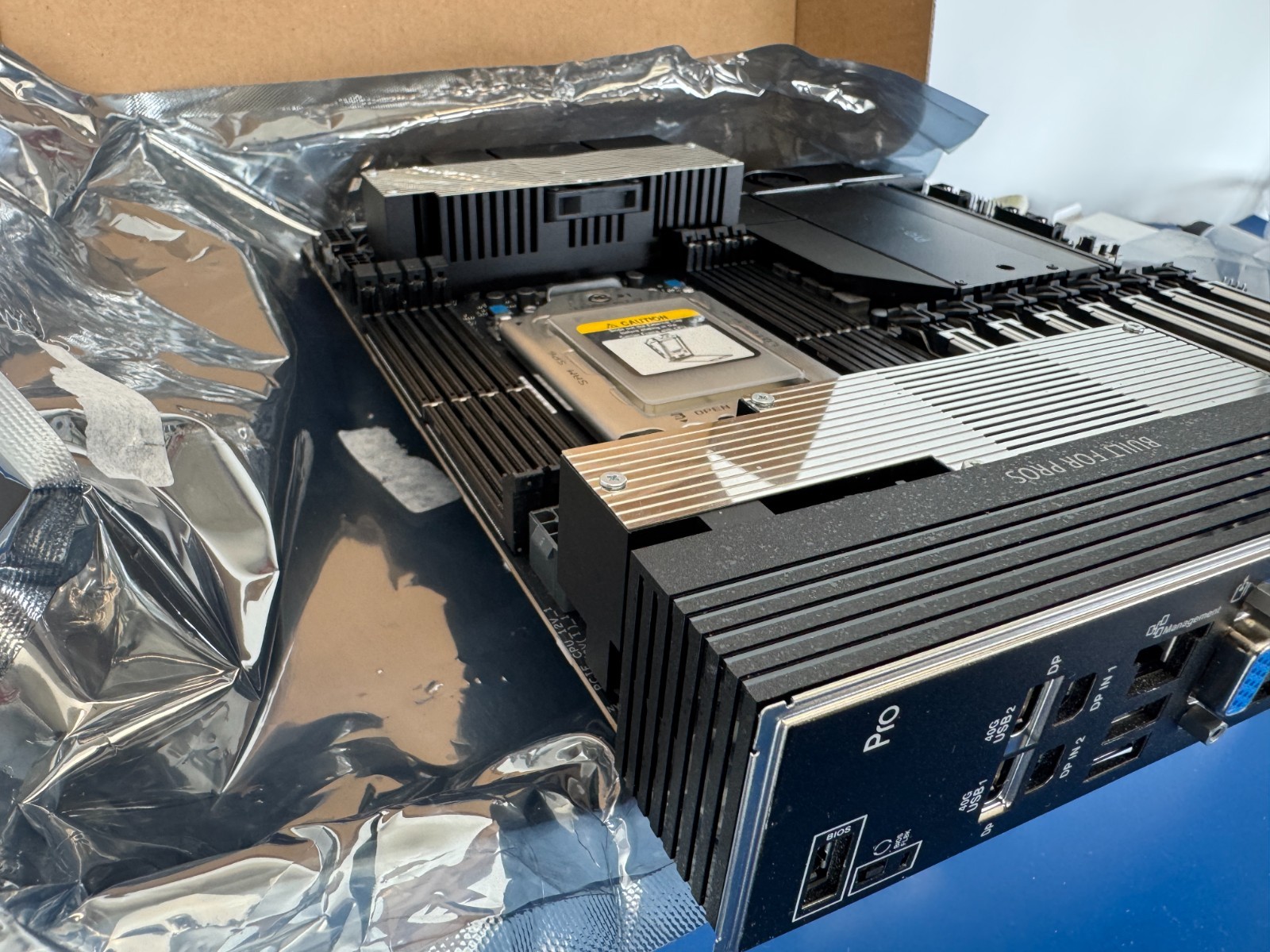 *READ* ASUS PRO WS WRX90E-SAGE SE Socket sTR5 DDR5 Motherboard Threadripper Pro - Image 9