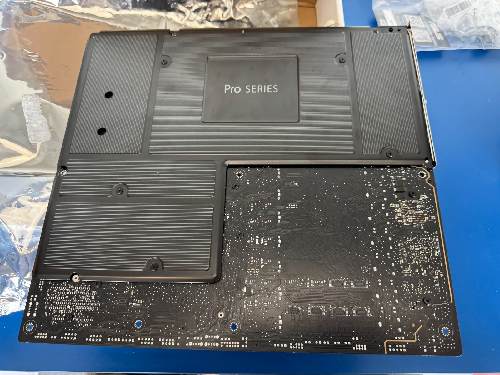 *READ* ASUS PRO WS WRX90E-SAGE SE Socket sTR5 DDR5 Motherboard Threadripper Pro - Image 13