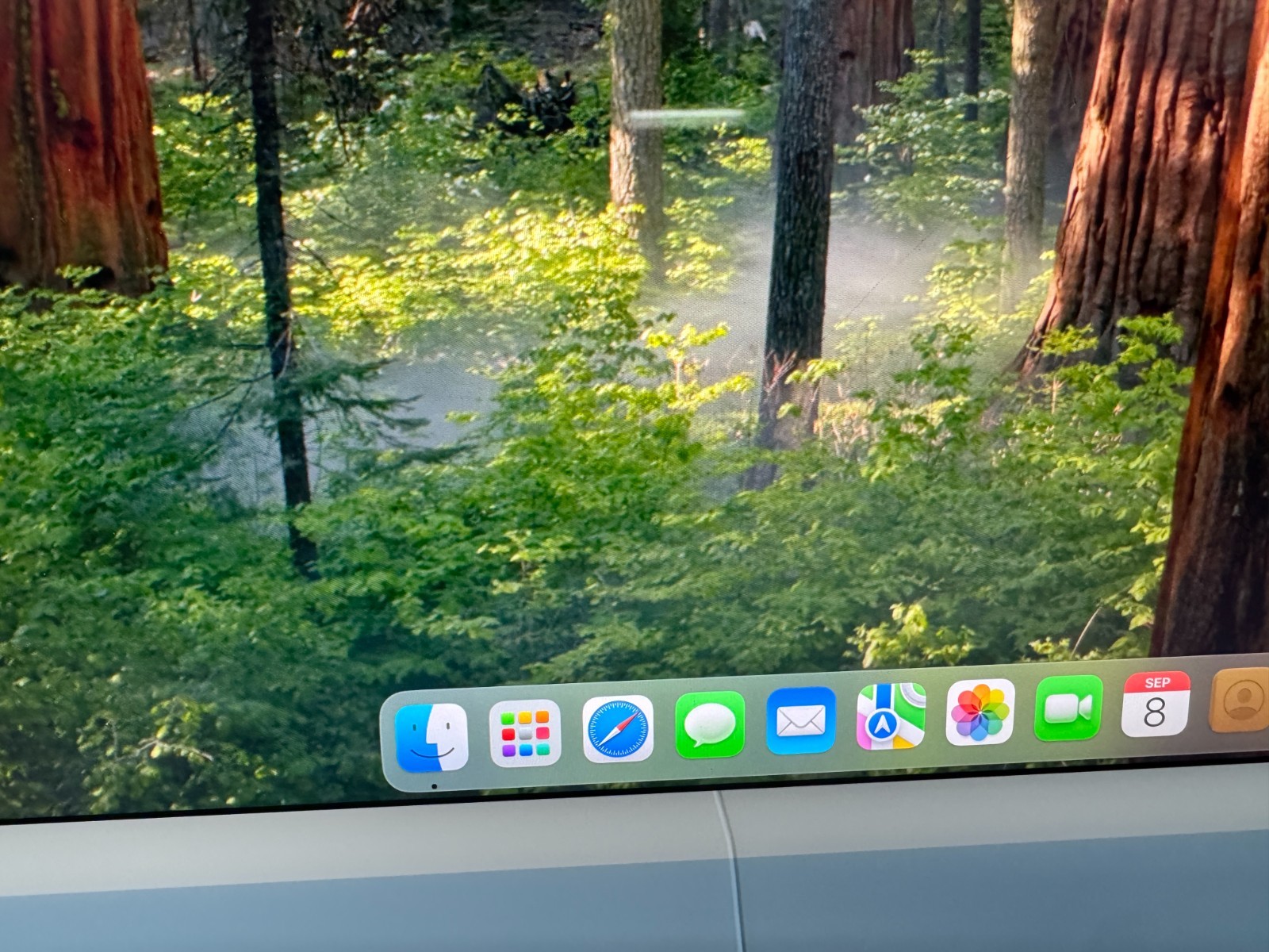 **READ** Apple iMac MJV93LL/A 24" Blue M1, 8GB RAM, 256GB SSD - Image 3