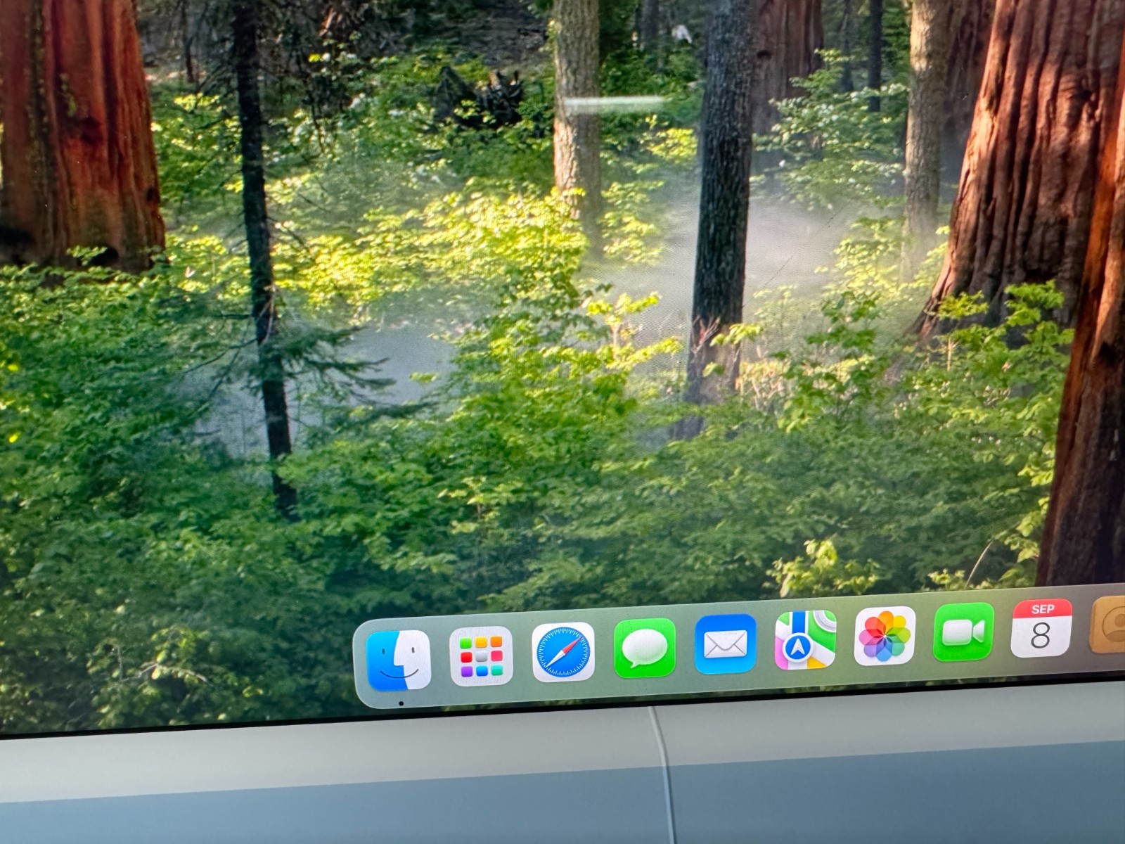 **READ** Apple iMac MJV93LL/A 24" Blue M1, 8GB RAM, 256GB SSD - Image 4