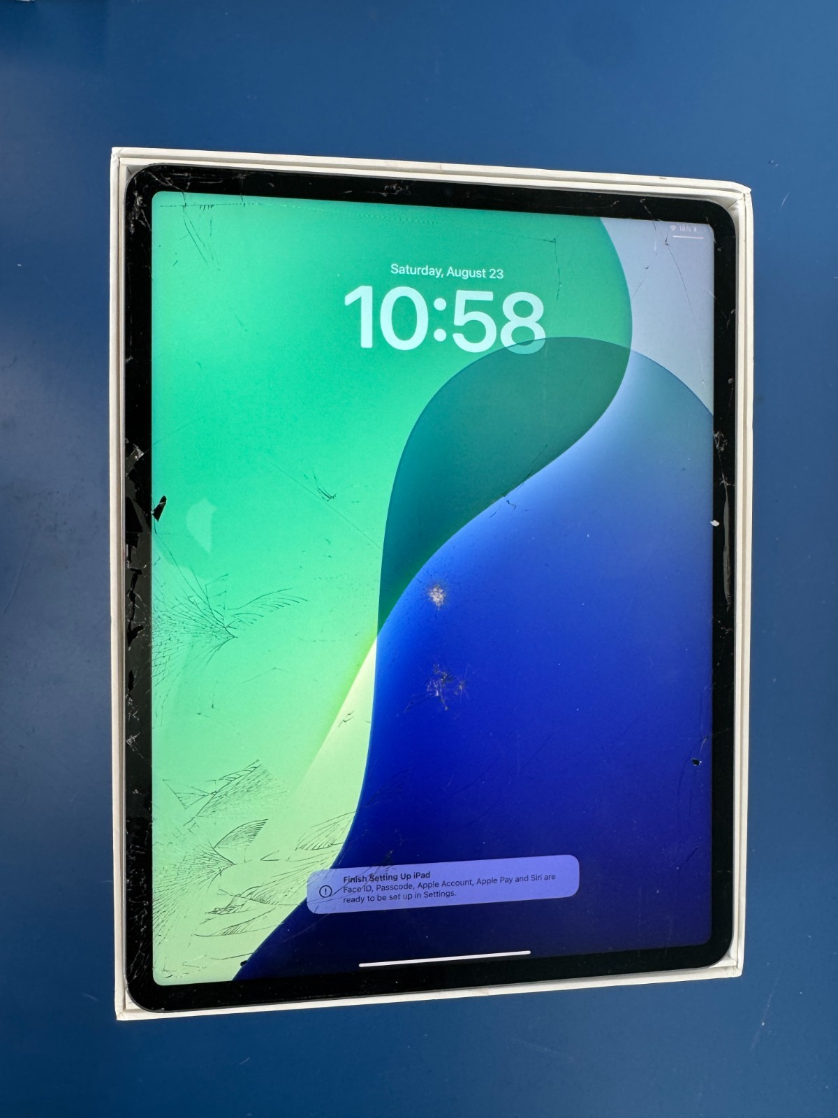 **READ** DEFECT iPad Pro 12.9 5th Generation 128GB Wifi Space Grey - Image 2