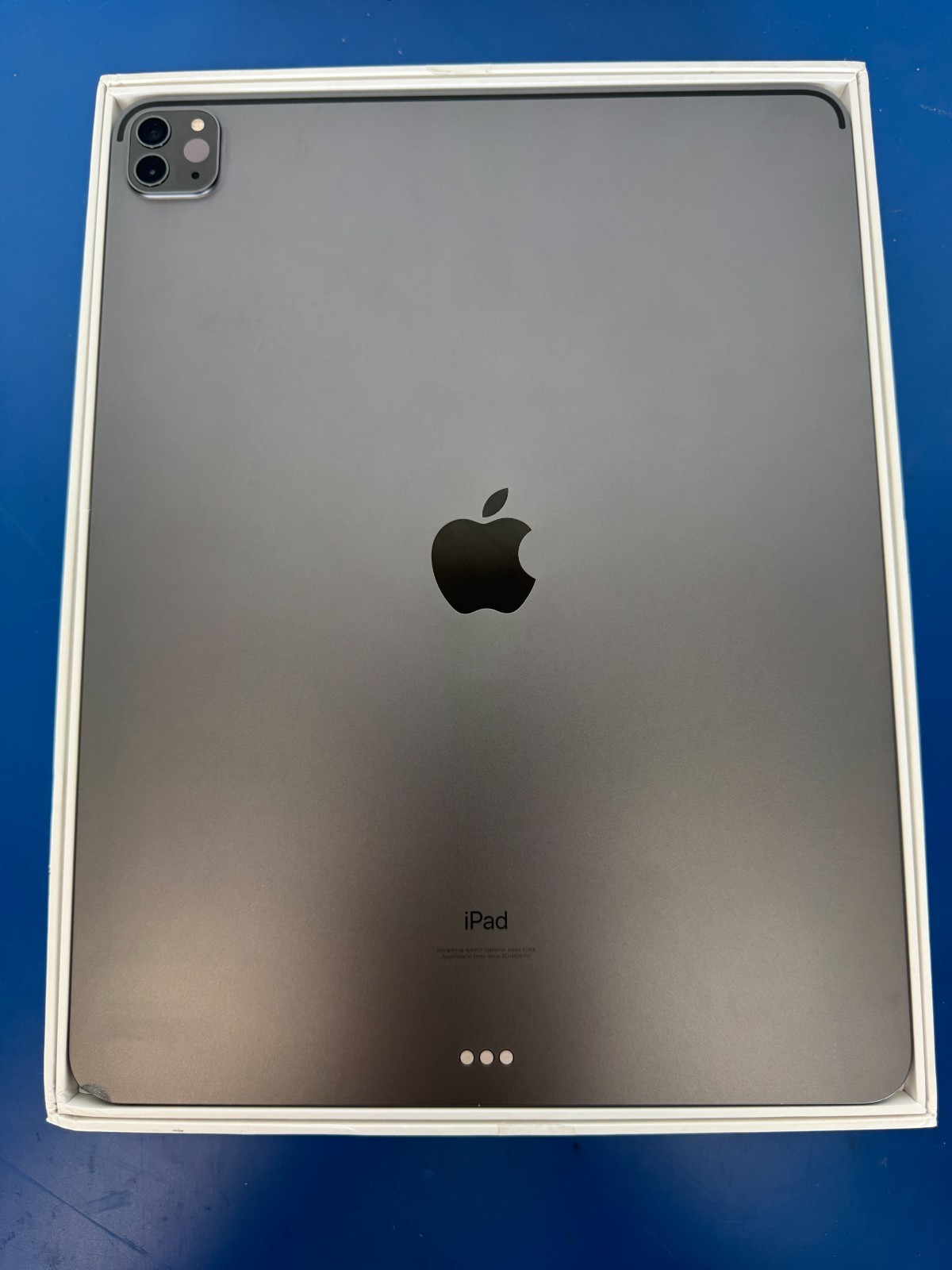 **READ** DEFECT iPad Pro 12.9 5th Generation 128GB Wifi Space Grey - Image 7