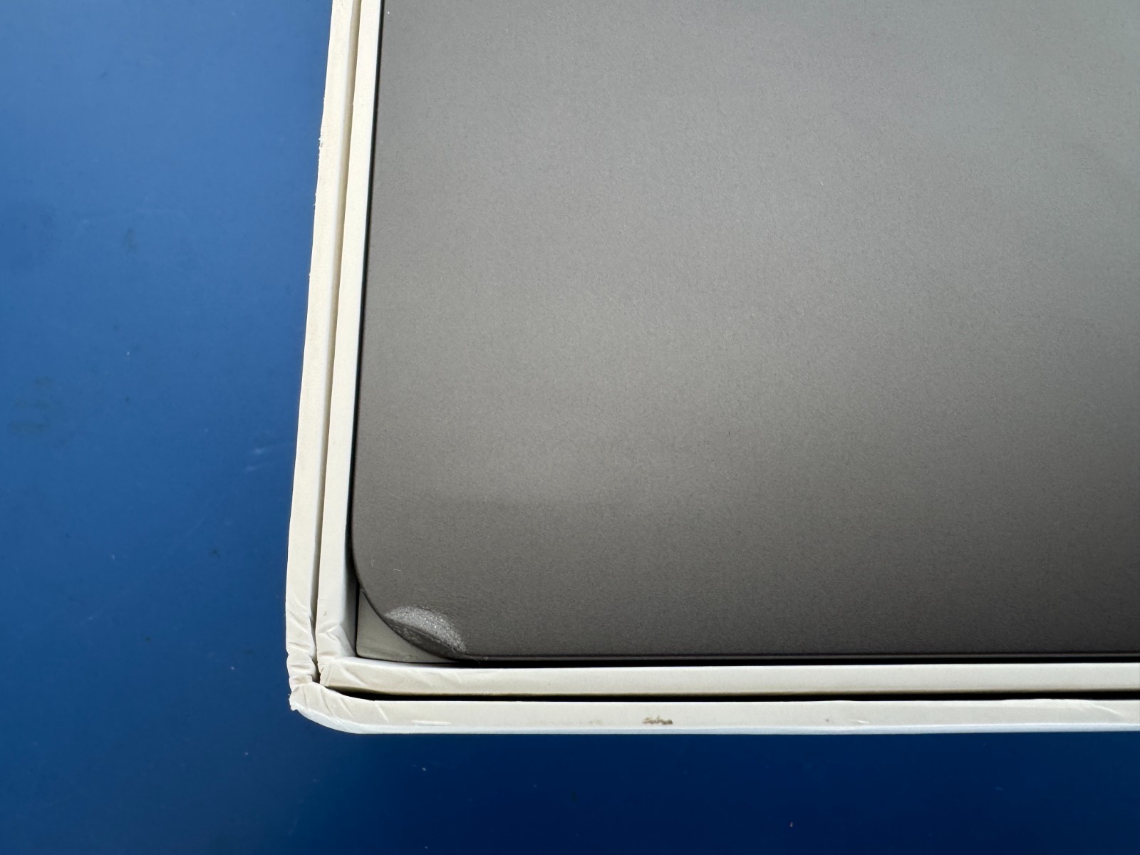 **READ** DEFECT iPad Pro 12.9 5th Generation 128GB Wifi Space Grey - Image 9