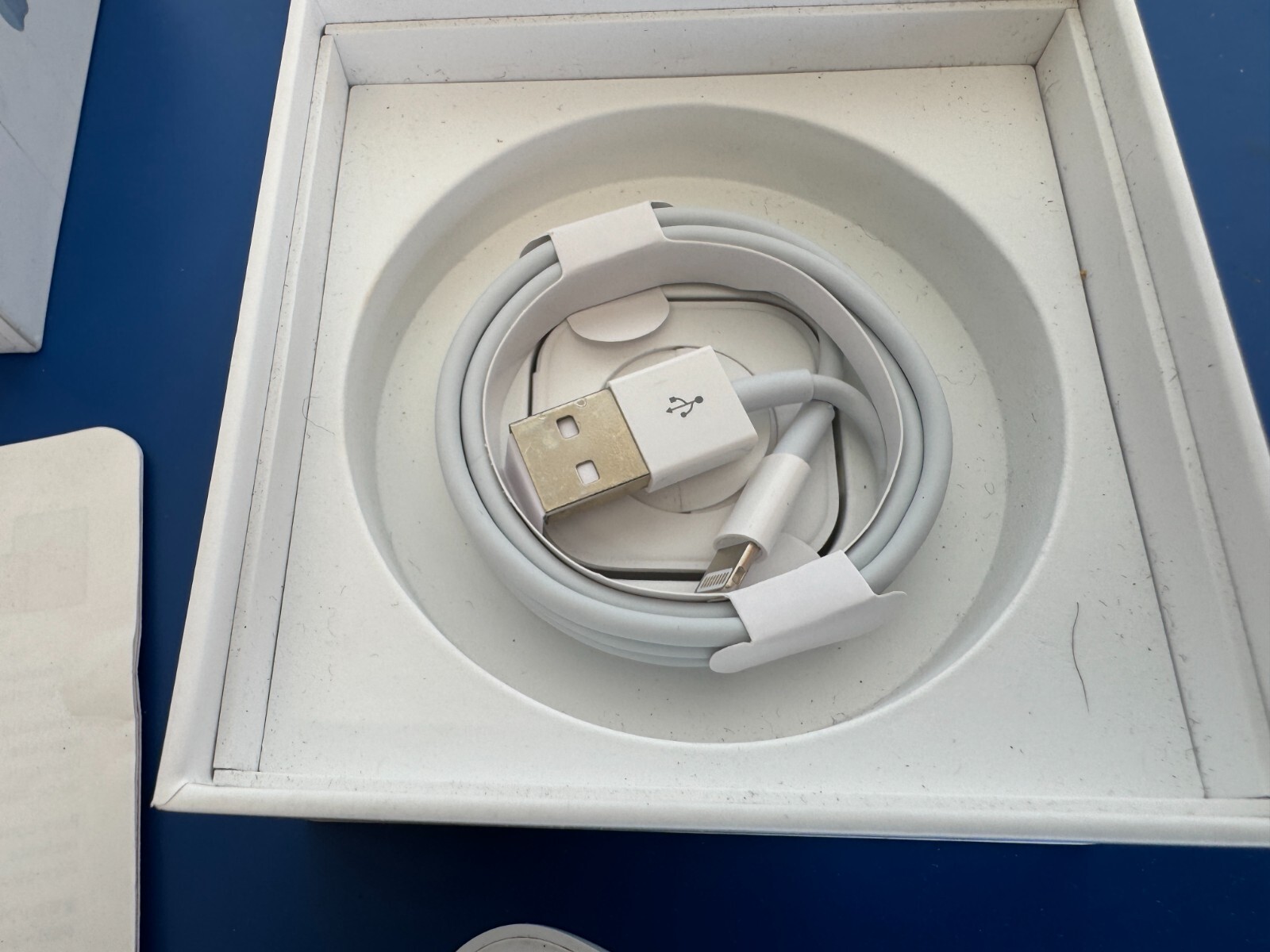 Apple AirPods Pro with MagSafe Wireless Charging Case - Image 4
