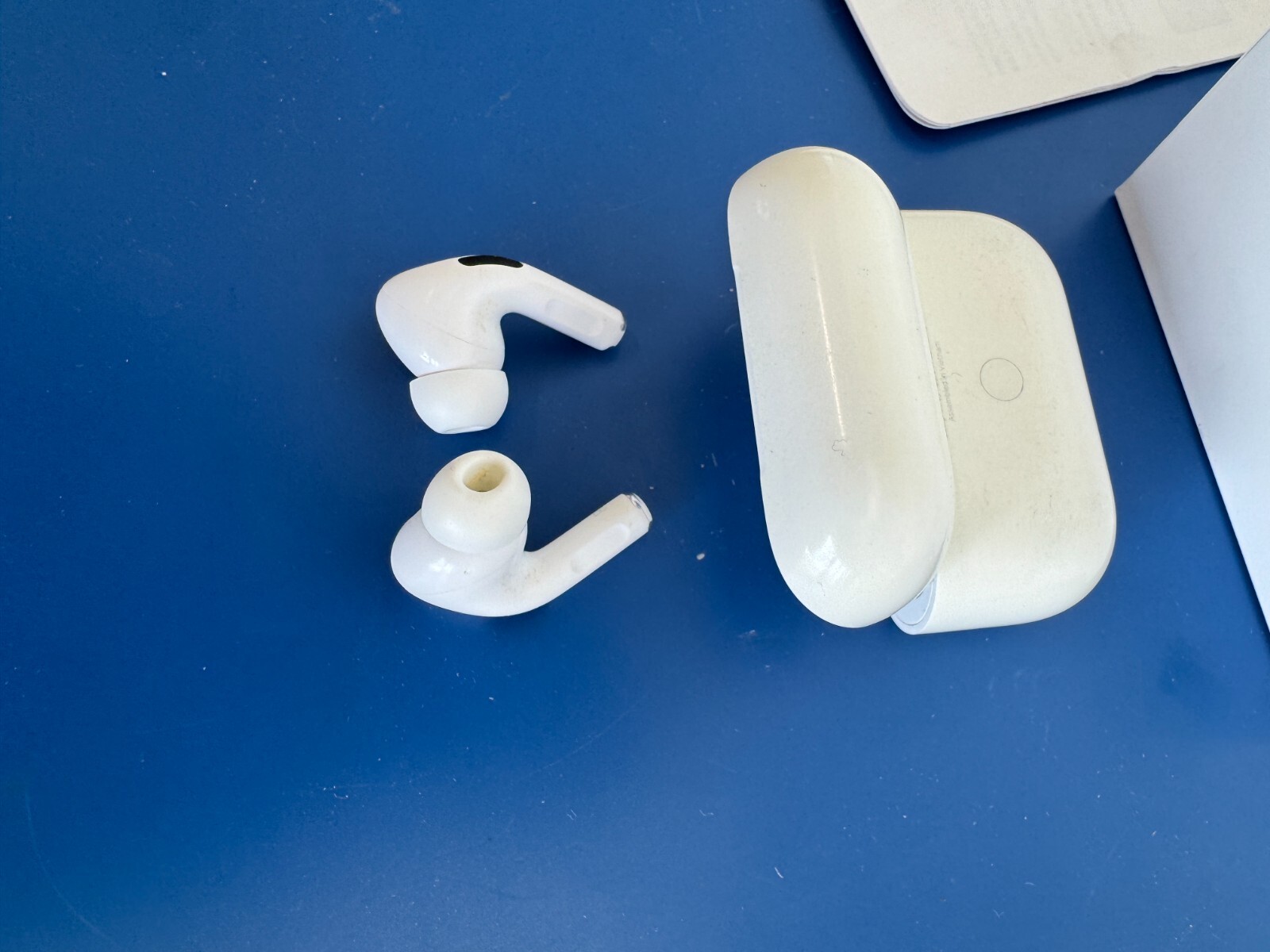 Apple AirPods Pro with MagSafe Wireless Charging Case - Image 5