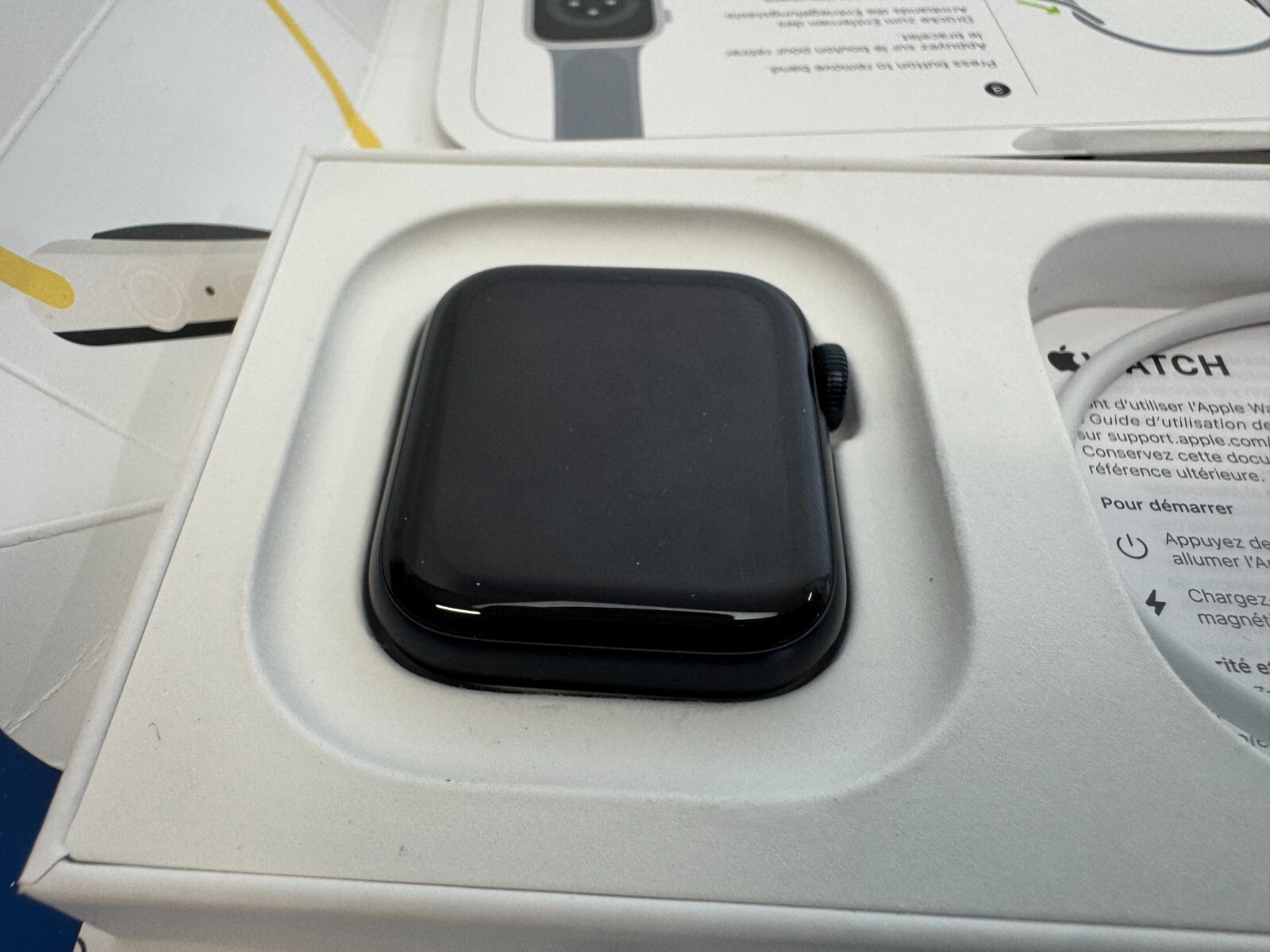 Apple Watch SE (Gen 2) 40mm Midnight Aluminum GPS S/M Sport Band (A2722) - Image 6