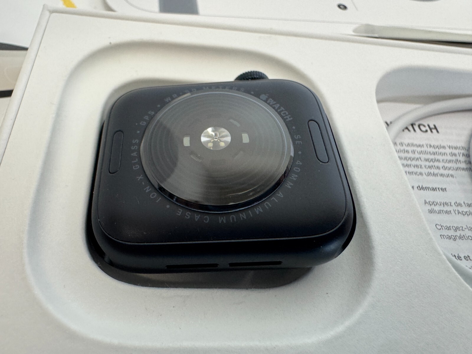 Apple Watch SE (Gen 2) 40mm Midnight Aluminum GPS S/M Sport Band (A2722) - Image 7