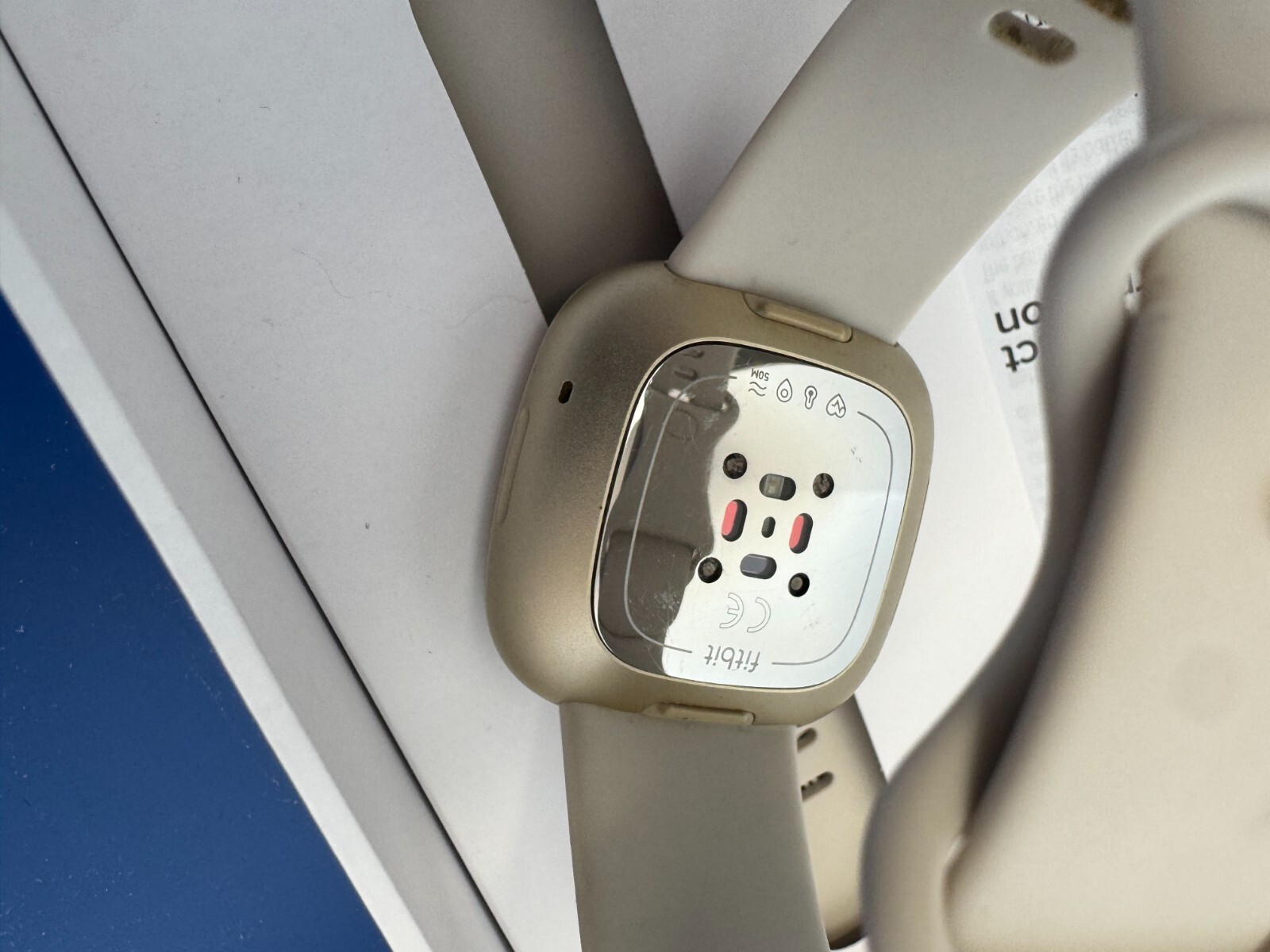 Fitbit FB512GLWTFRCJK Sense Soft Gold Stainless Steel with Lunar White Band - Image 5