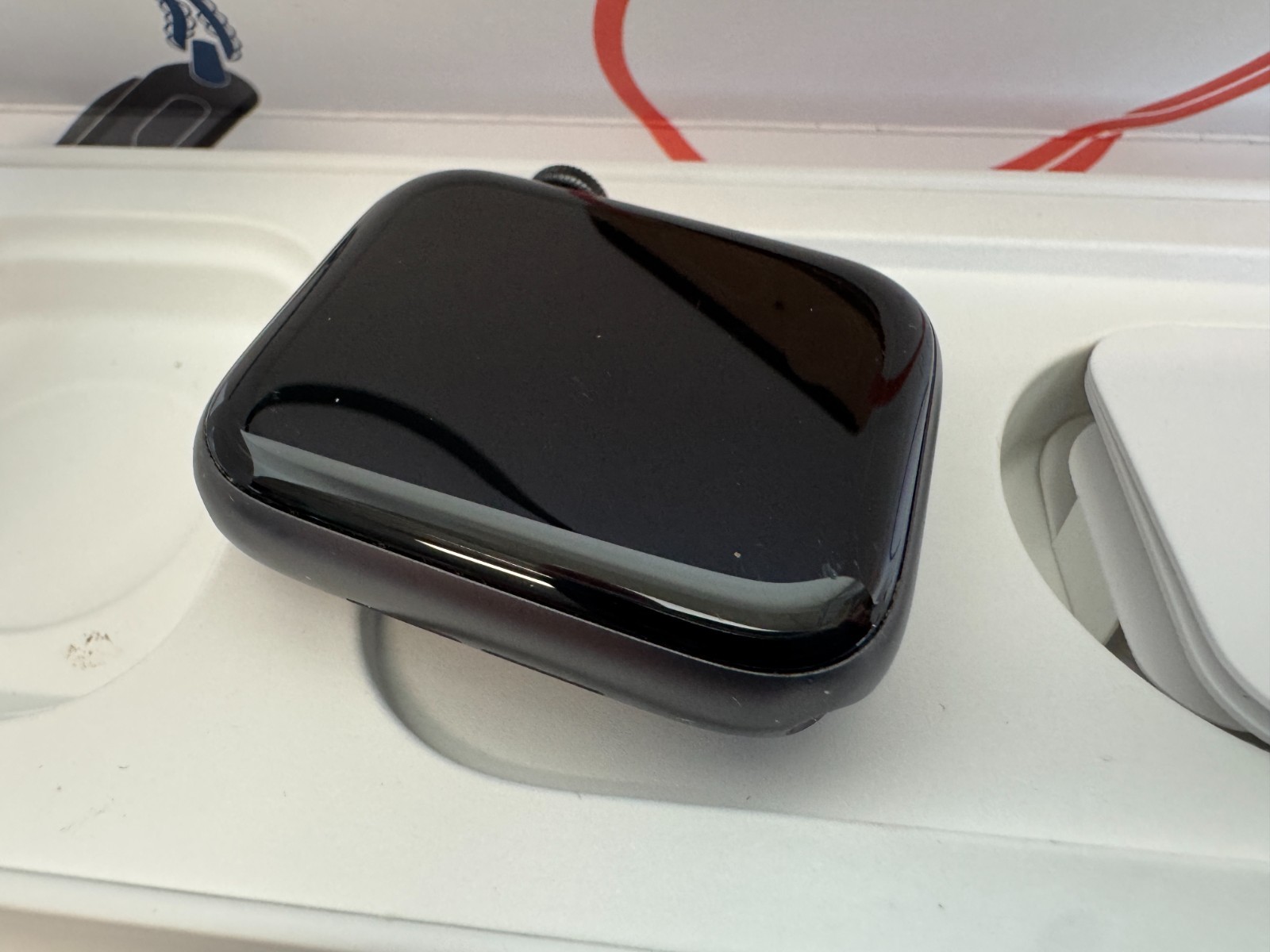Apple Watch SE (Gen 2) 44mm Midnight Aluminum GPS & S/M + M/L Sport Band (A2723) - Image 2
