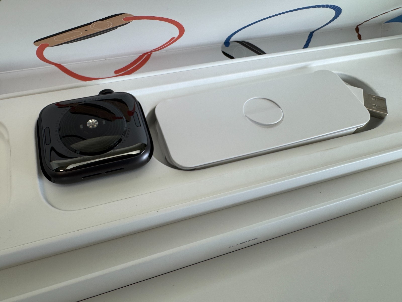 Apple Watch SE (Gen 2) 44mm Midnight Aluminum GPS & S/M + M/L Sport Band (A2723) - Image 5
