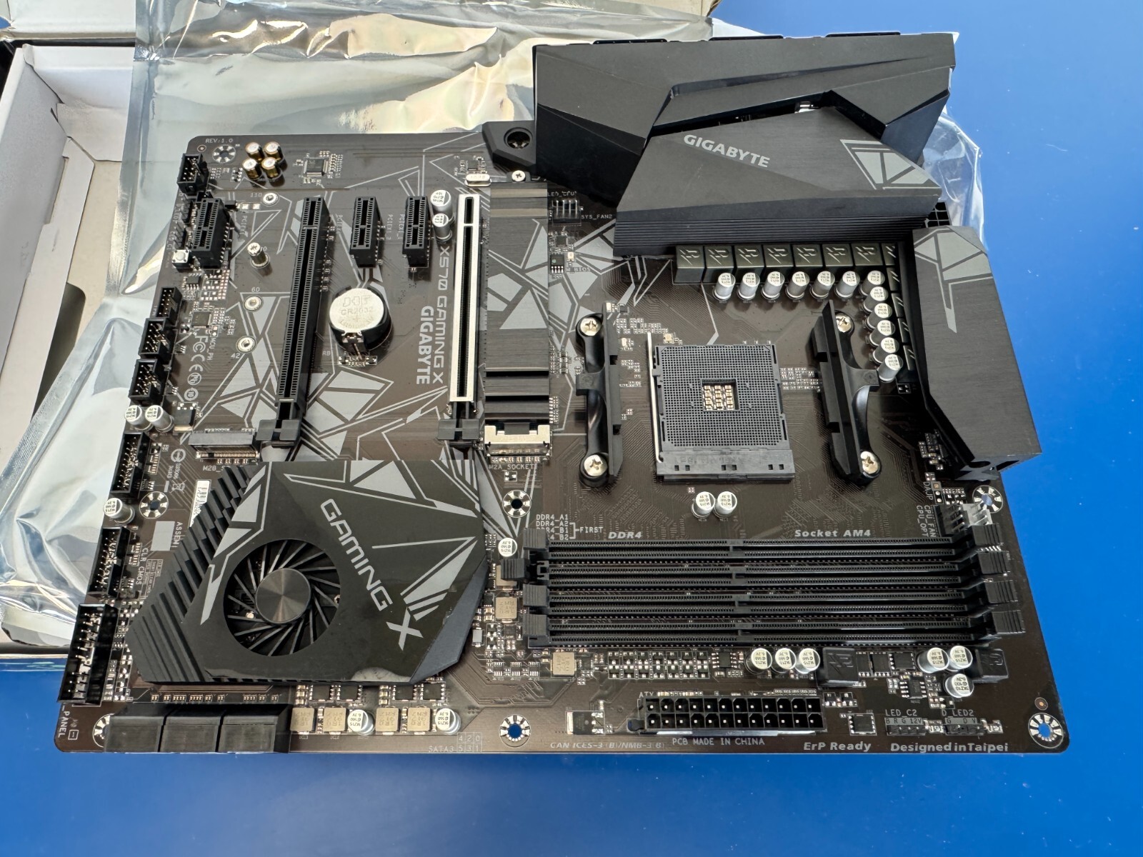Gigabyte X570 UD Motherboard AMD AM4 AMD X570 DDR4 M.2 USB 3.2 ATX HDMI PS/2 - Image 5