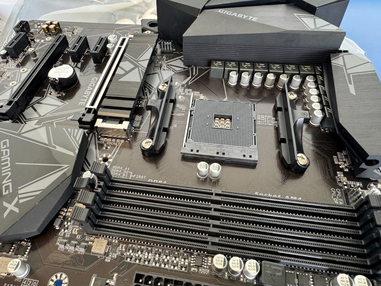 Gigabyte X570 UD Motherboard AMD AM4 AMD X570 DDR4 M.2 USB 3.2 ATX HDMI PS/2 - Image 8