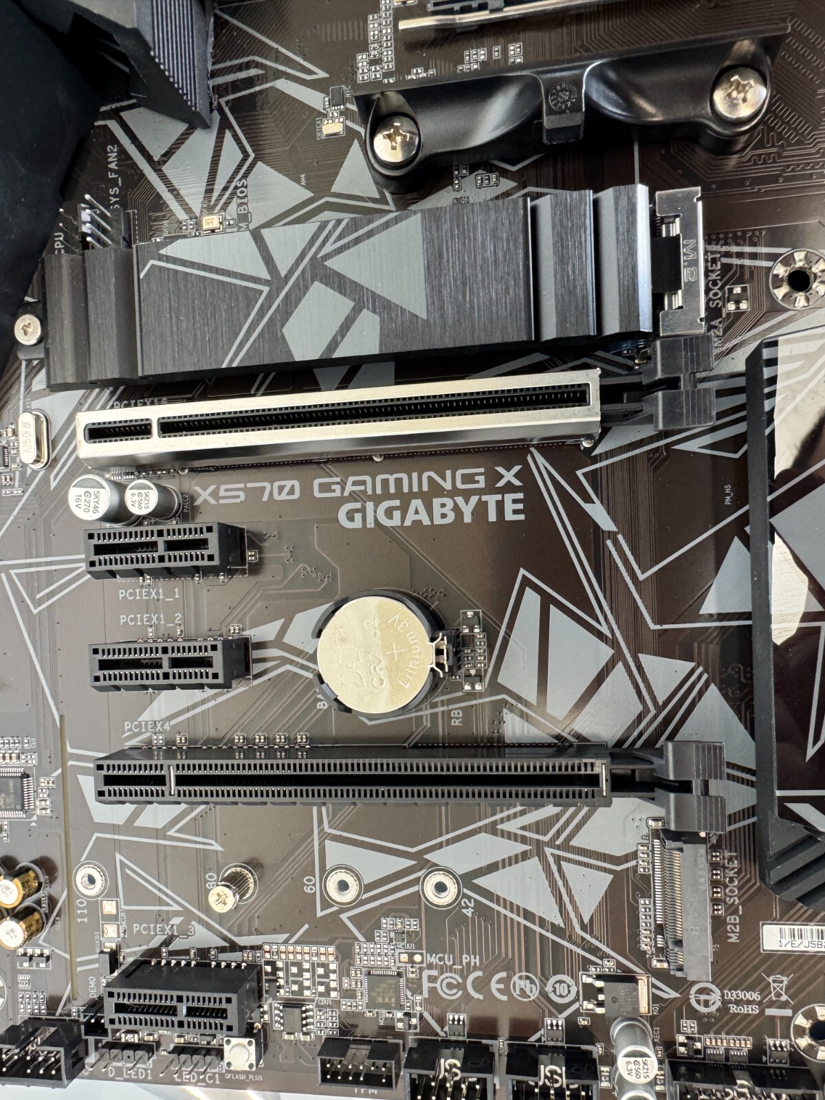 Gigabyte X570 UD Motherboard AMD AM4 AMD X570 DDR4 M.2 USB 3.2 ATX HDMI PS/2 - Image 9