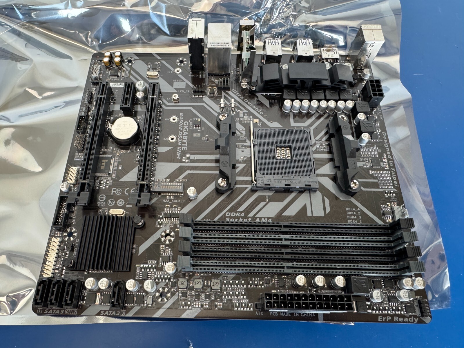 Gigabyte B450M DS3H WiFi AMD AM4 Micro ATX DDR4 Motherboard - Image 6