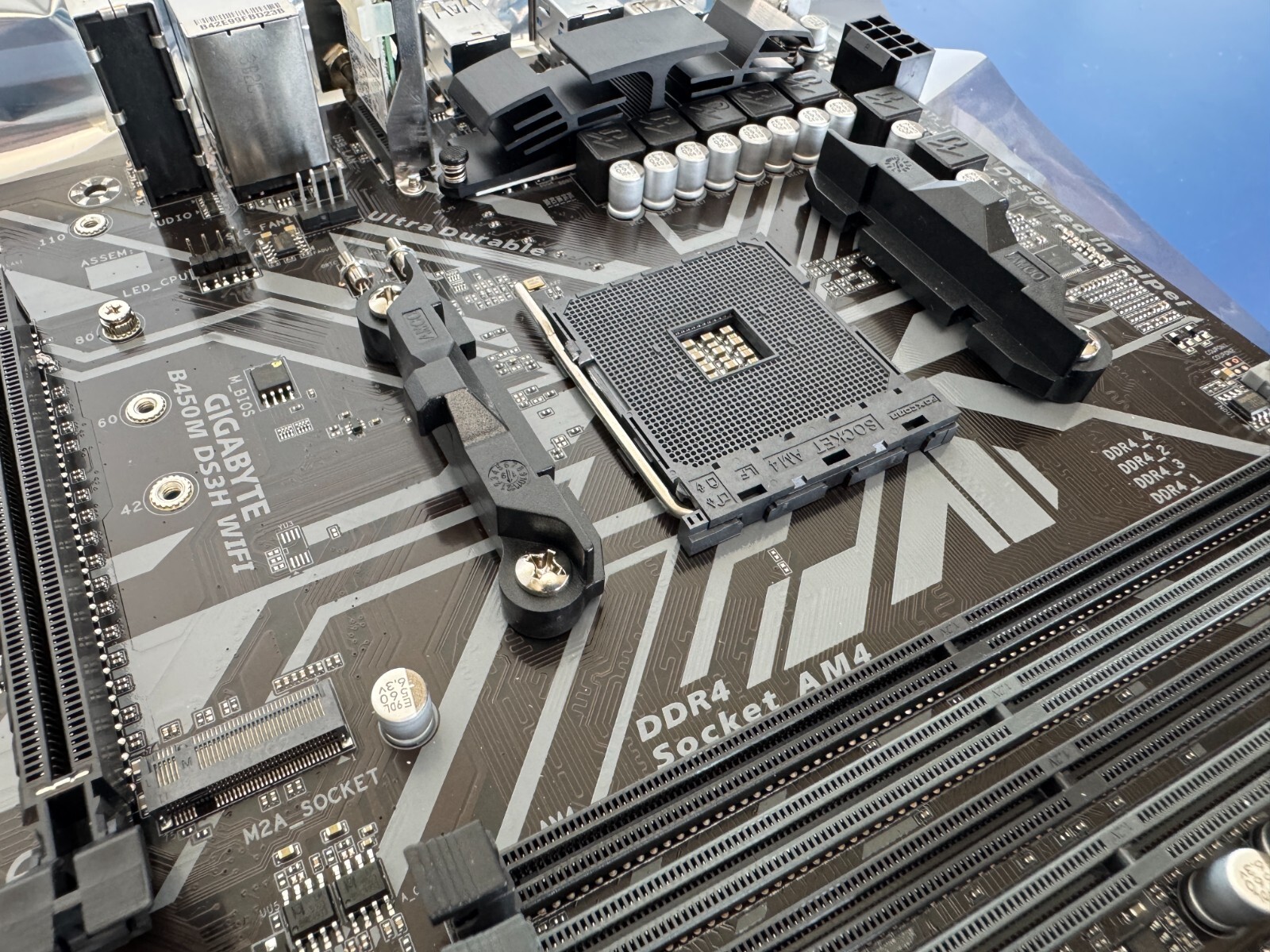 Gigabyte B450M DS3H WiFi AMD AM4 Micro ATX DDR4 Motherboard - Image 7