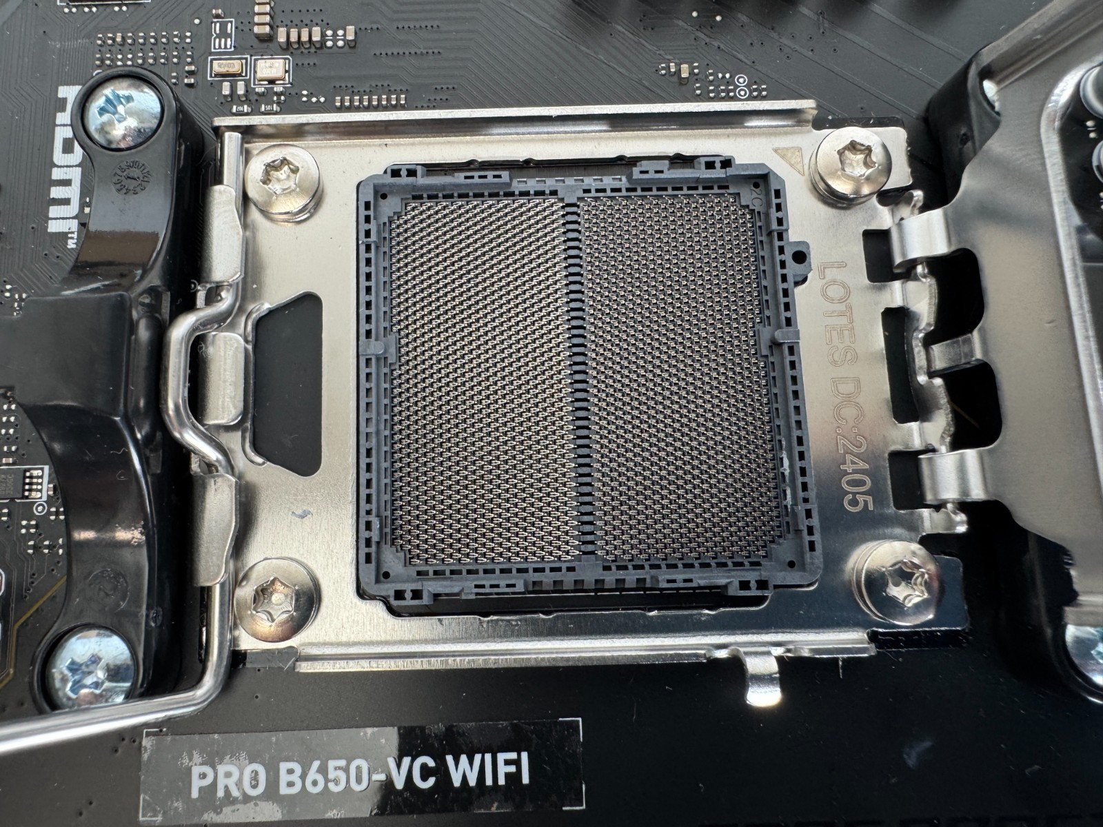 MSI PRO B650-VC WIFI AMD AM5 B650 ATX M.2 Desktop Motherboard - Image 8