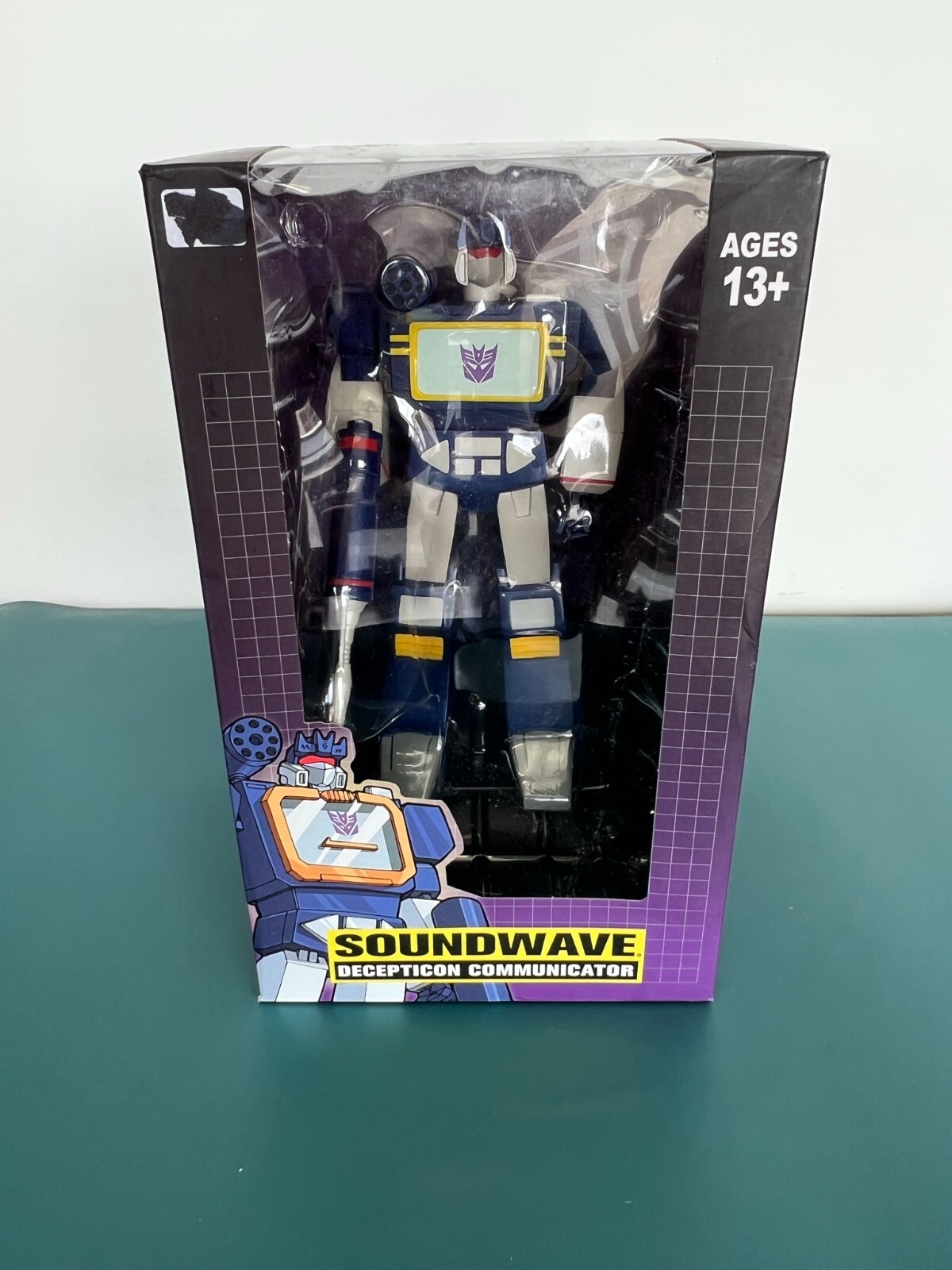 PCS Collectibles Transformers - Soundwave 9'' PVC Statue